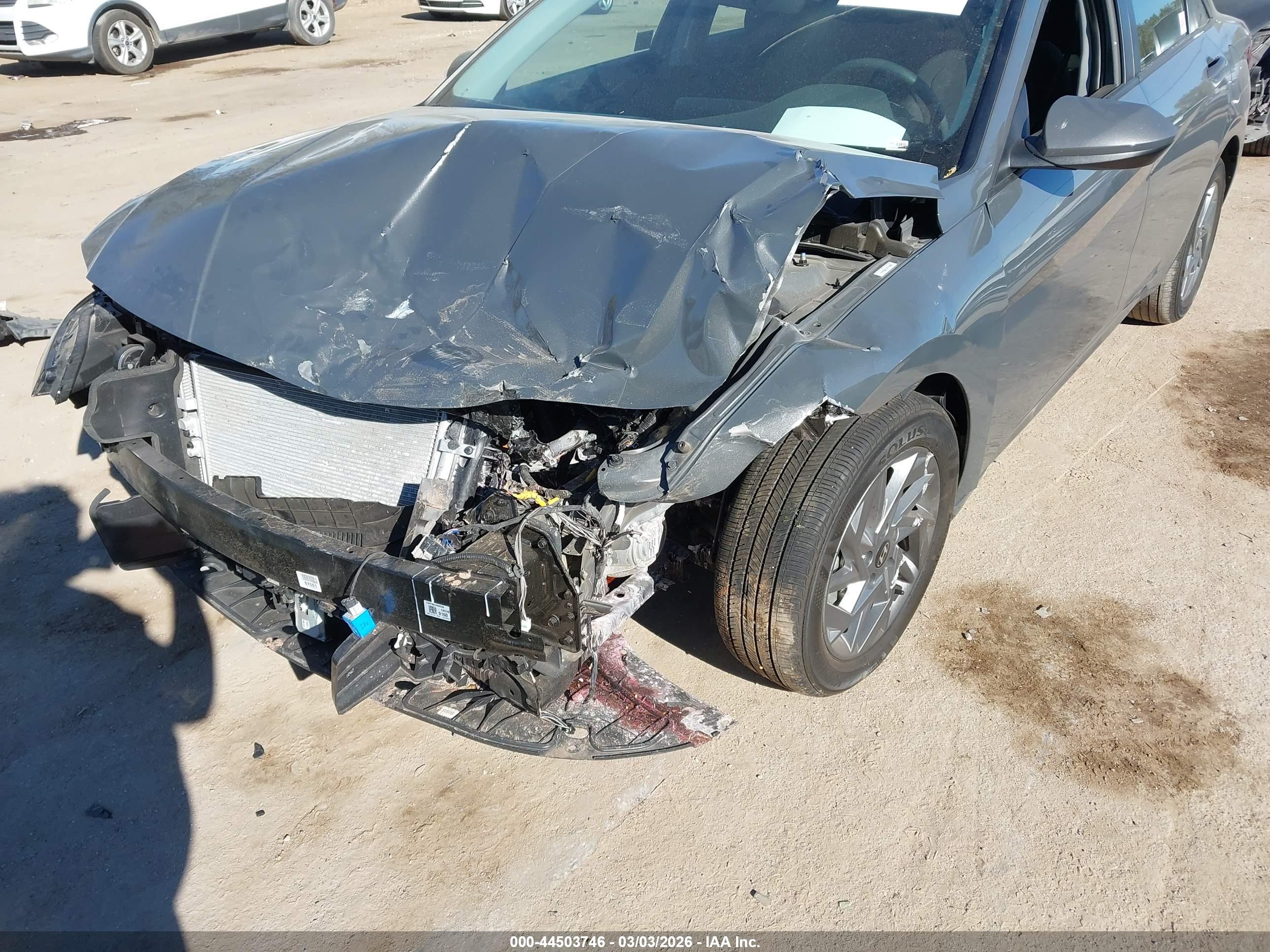 HYUNDAI ELANTRA image 6
