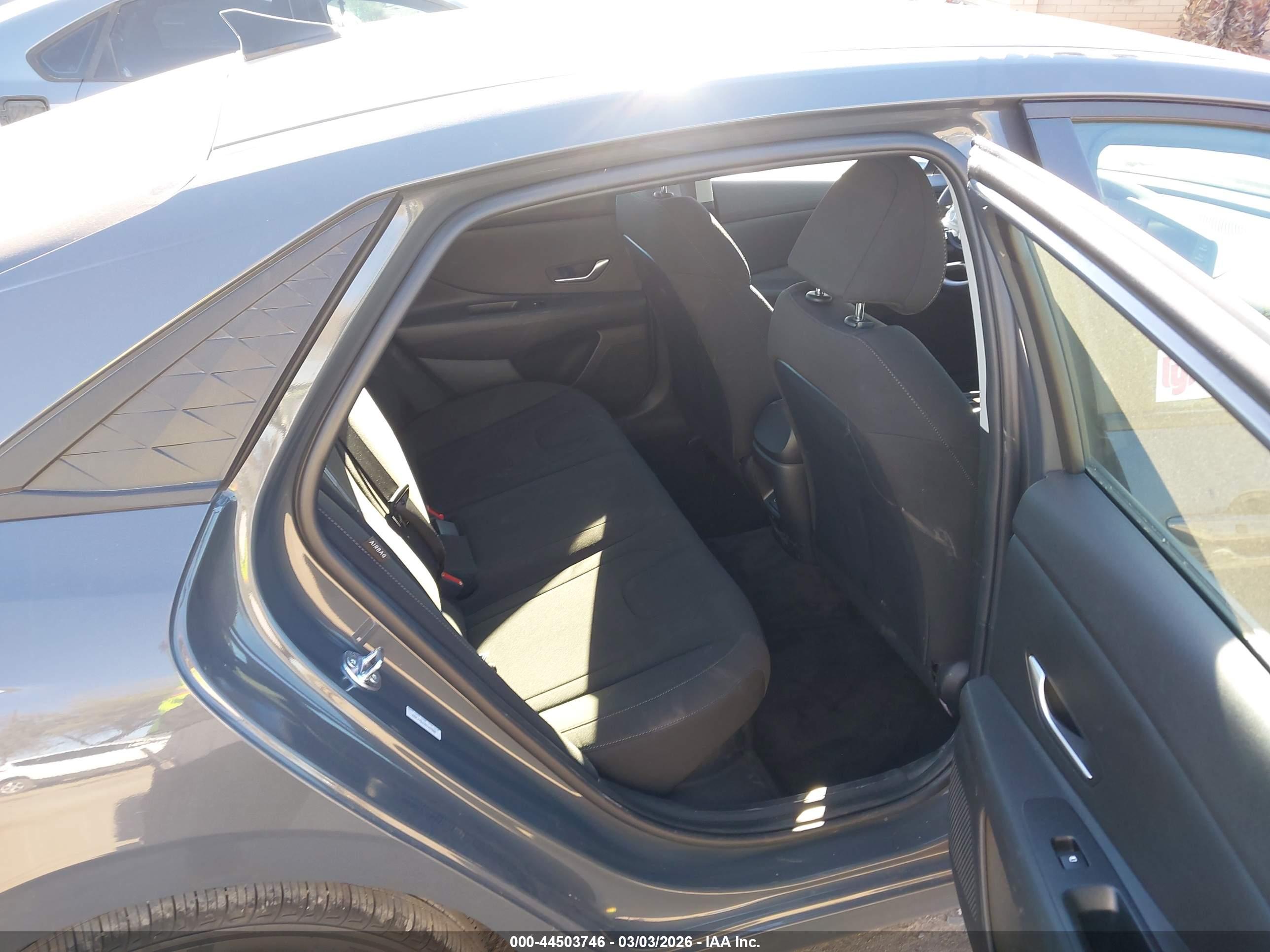 HYUNDAI ELANTRA image 8