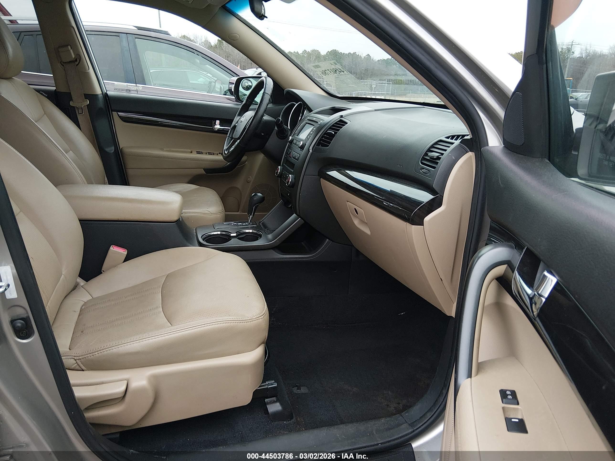 KIA SORENTO image 5
