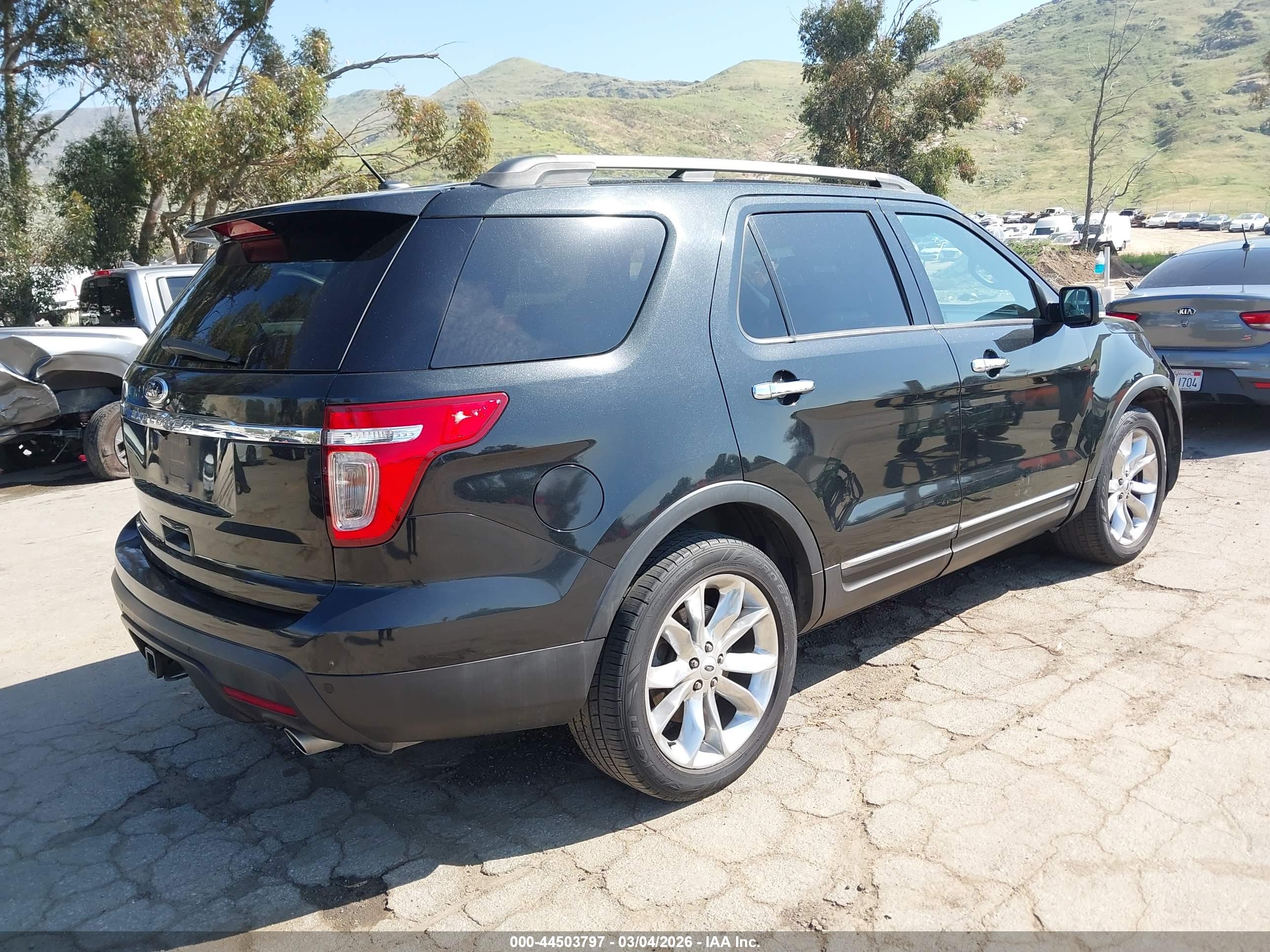 FORD EXPLORER image 4