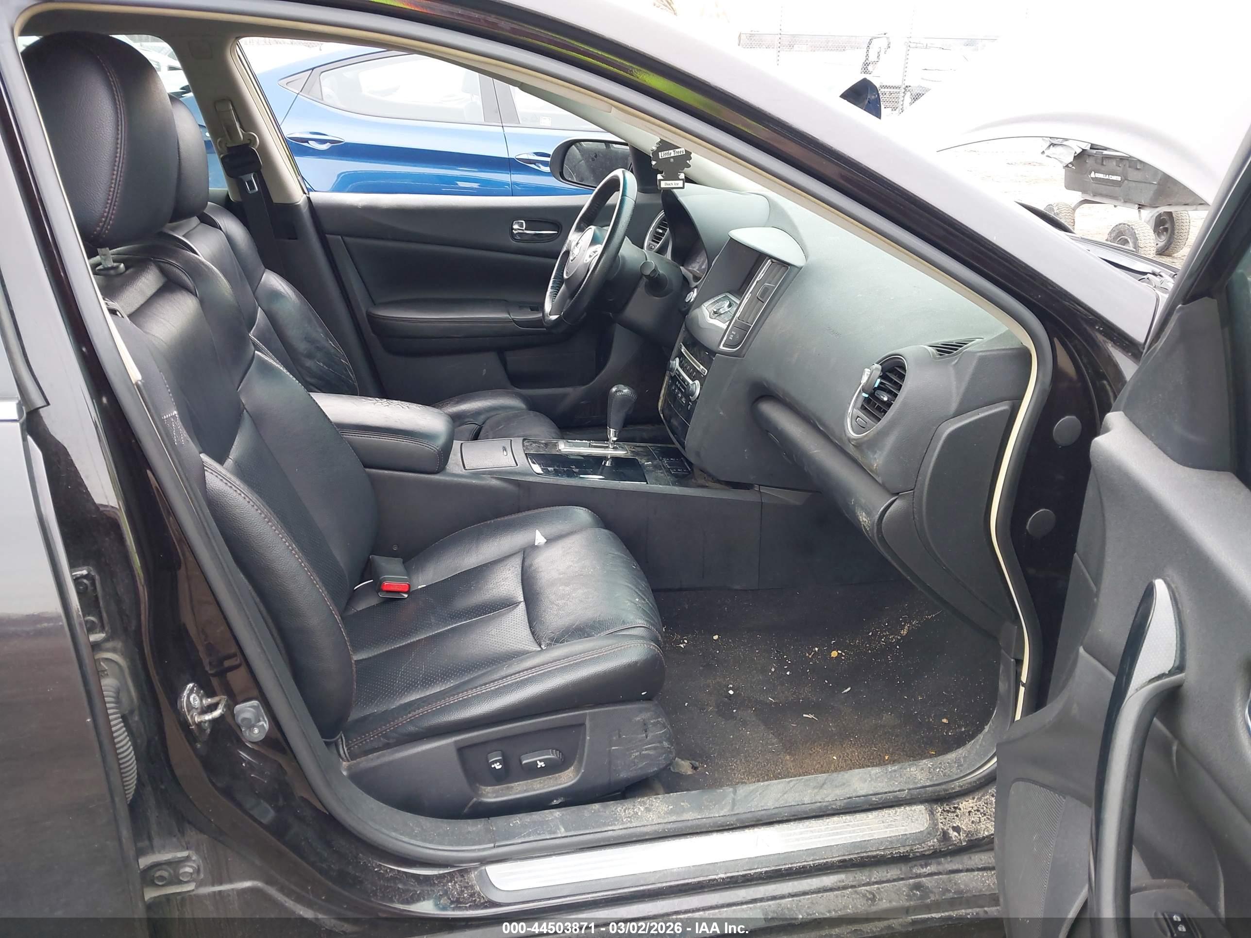 NISSAN MAXIMA image 5