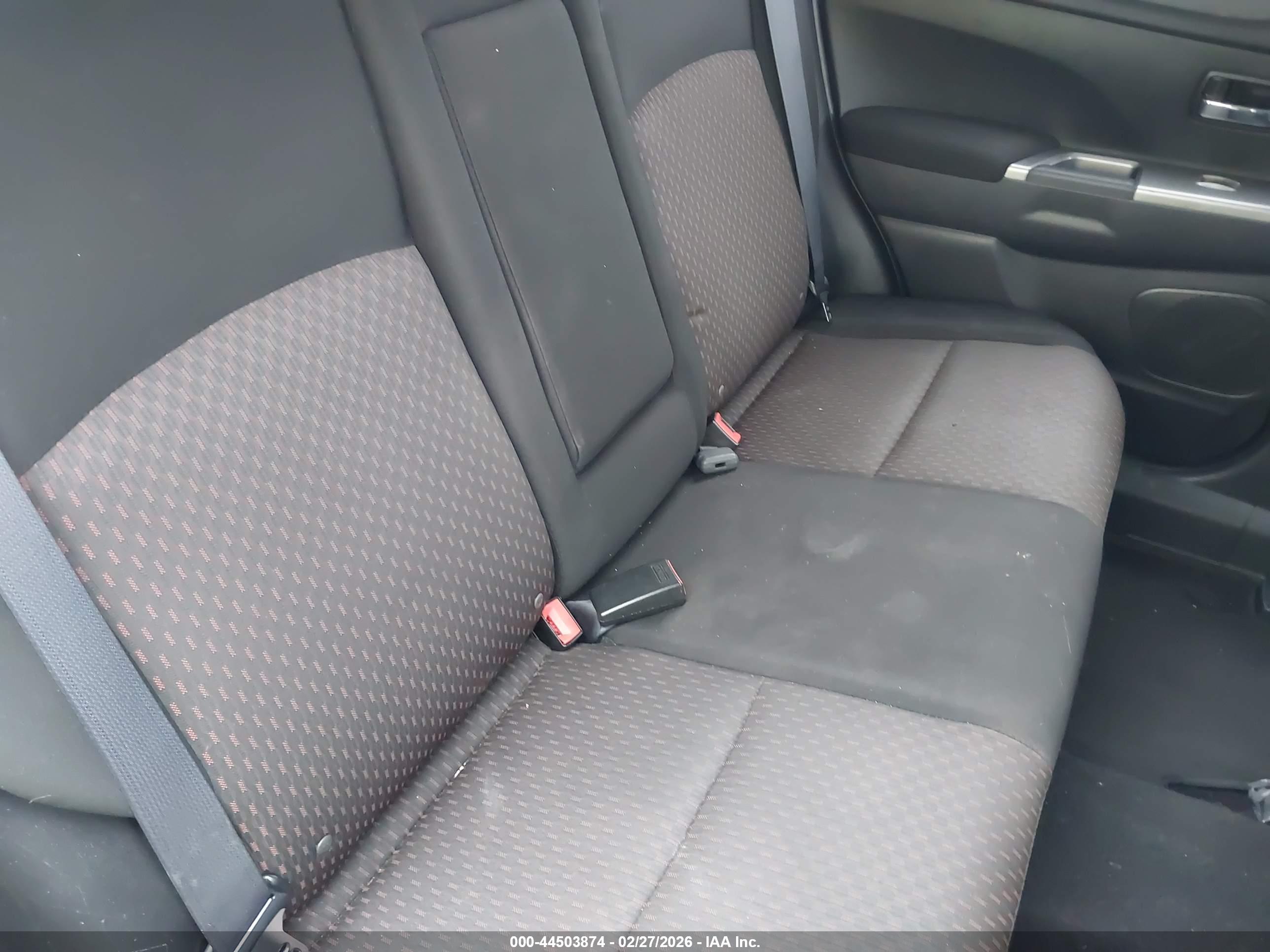 MITSUBISHI OUTLANDER image 8