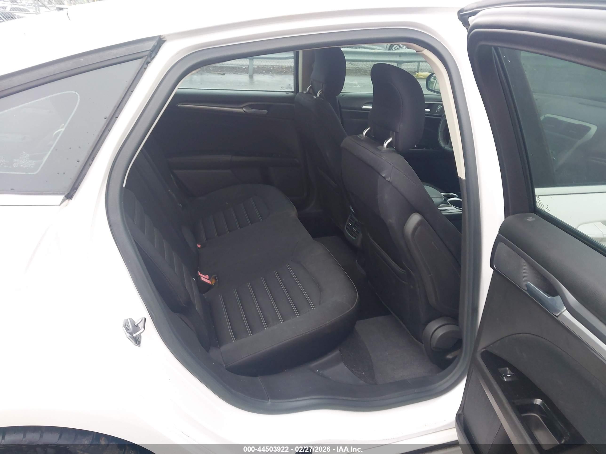 FORD FUSION image 8