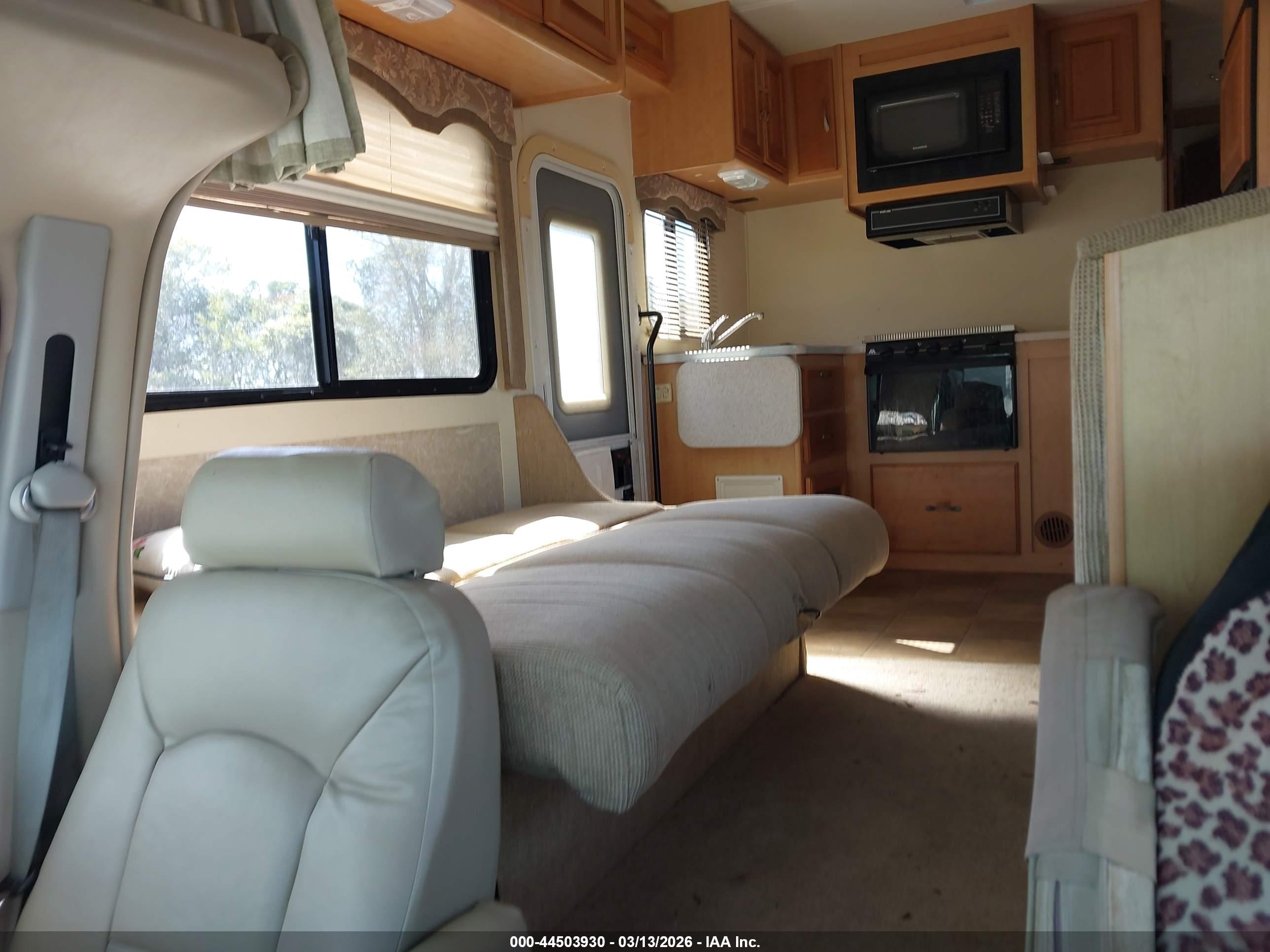 FORD E-450 image 7