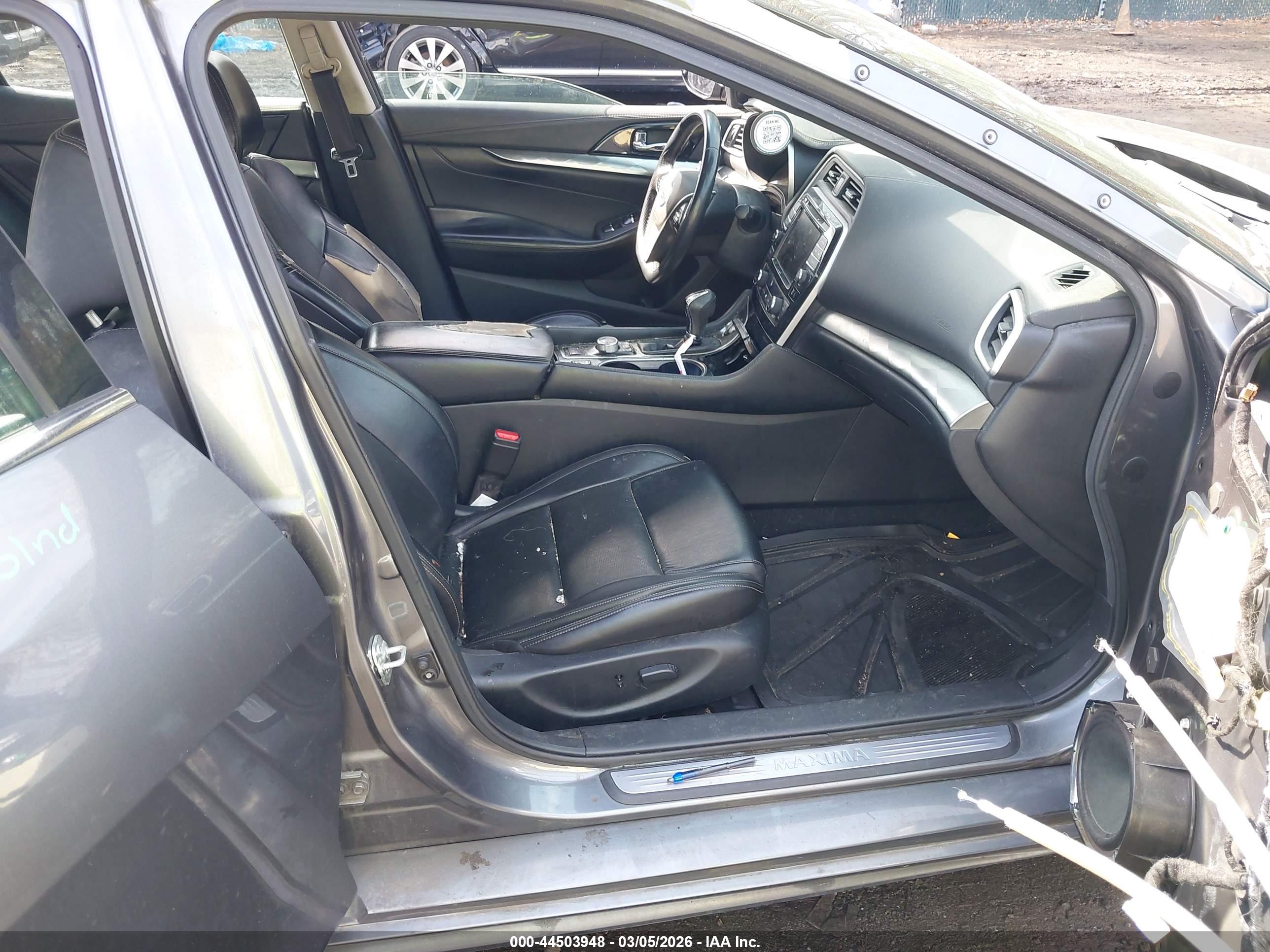 NISSAN MAXIMA image 5