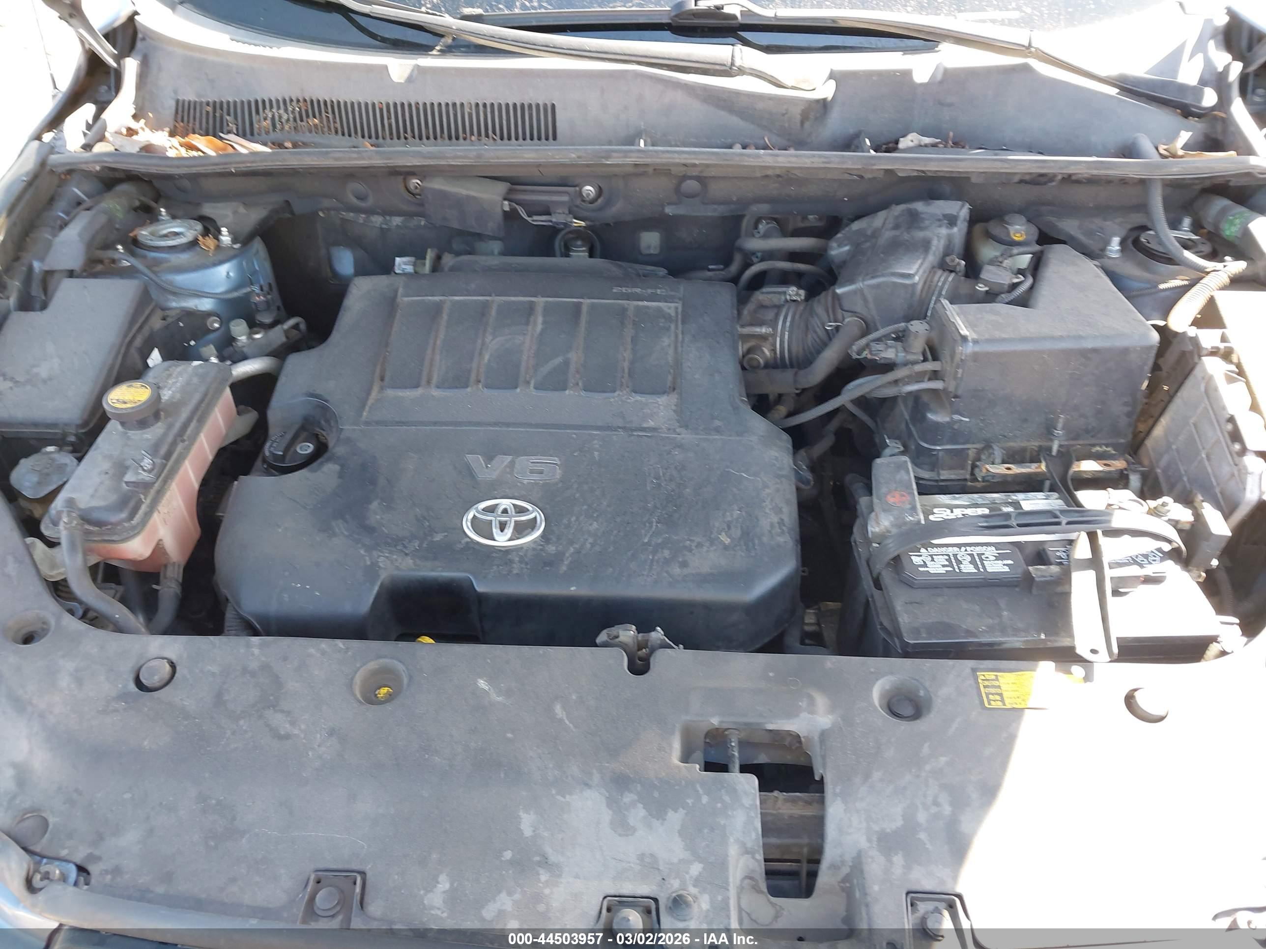 TOYOTA RAV4 image 10