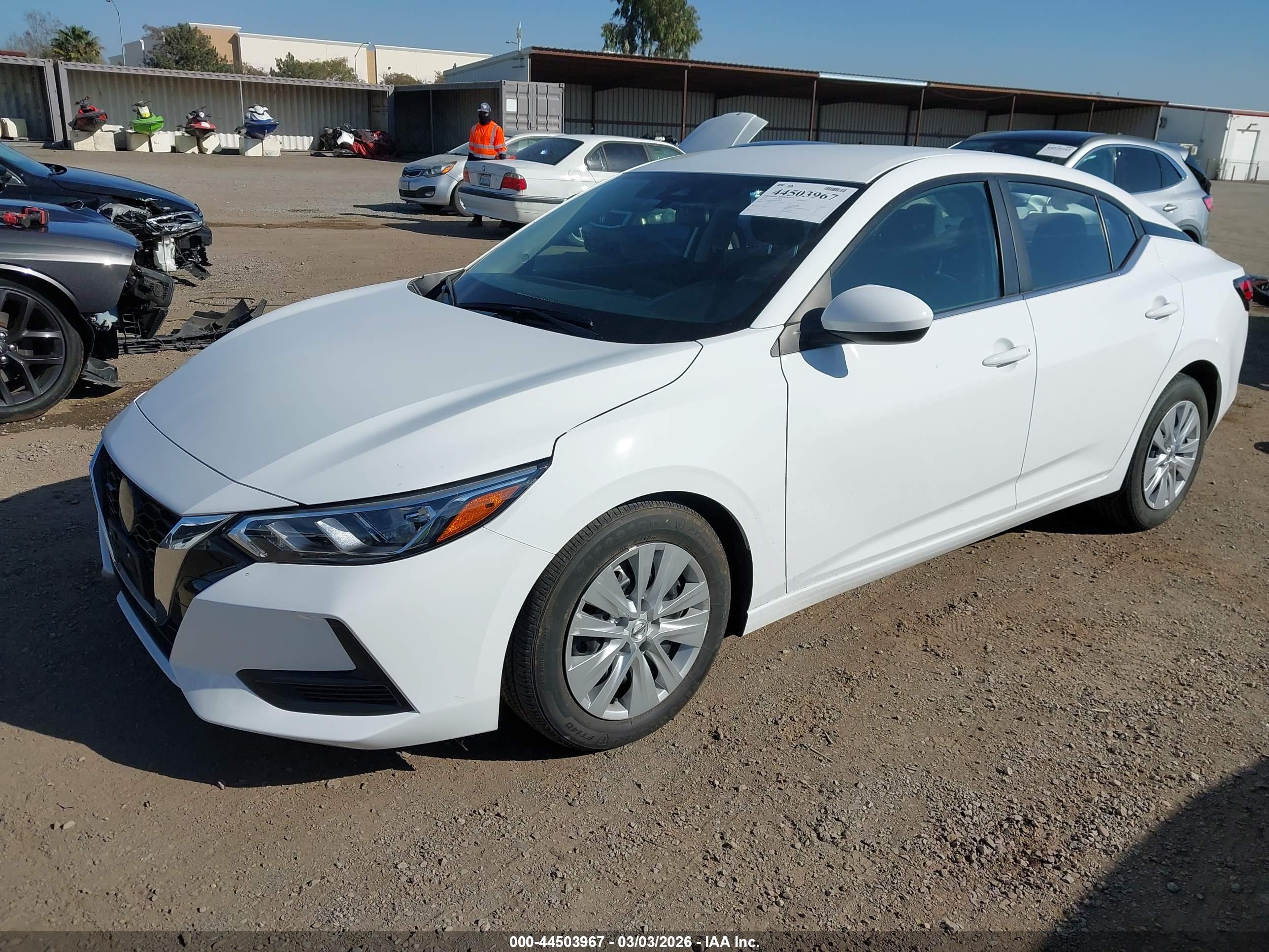 NISSAN SENTRA image 2