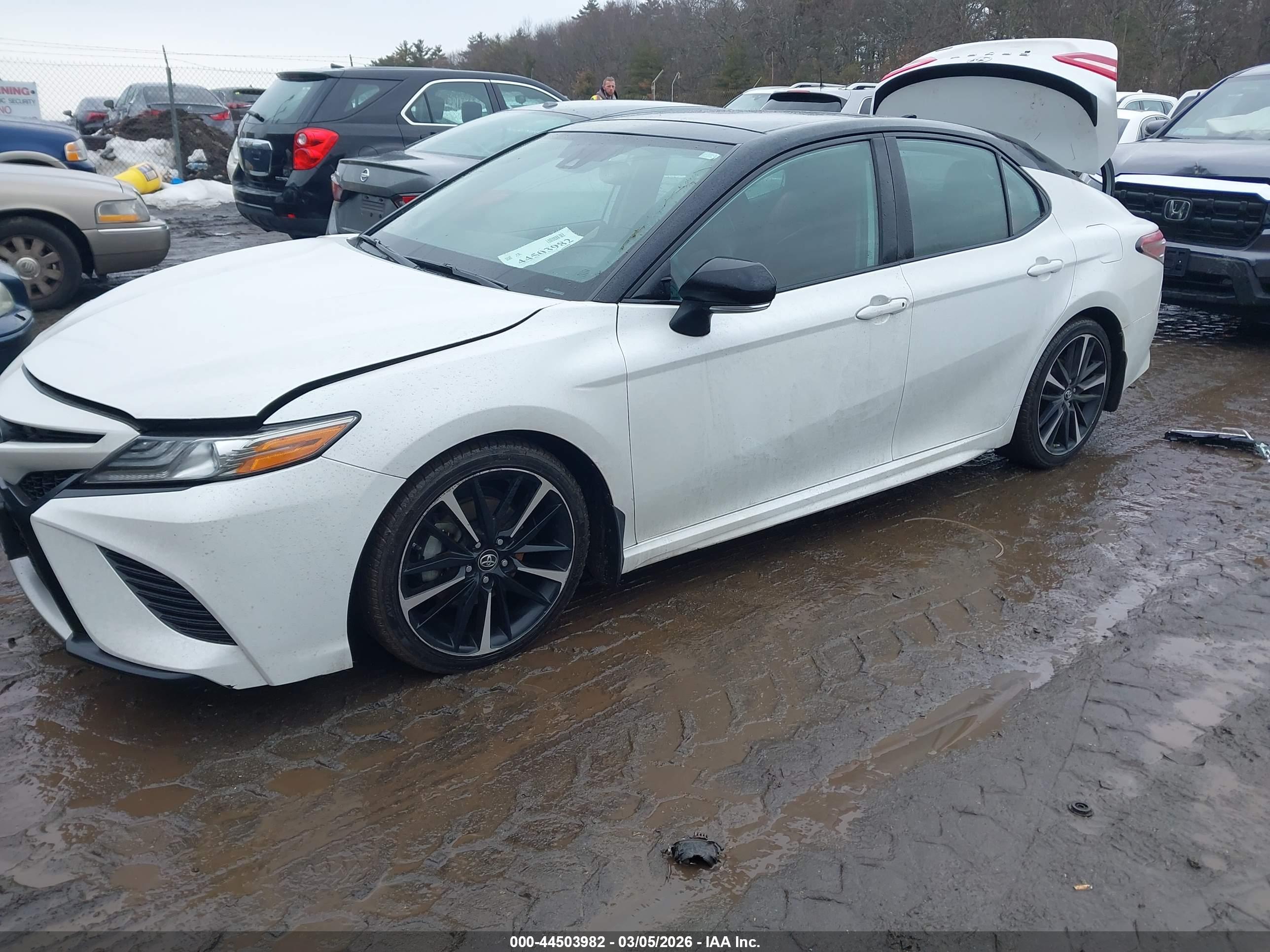 TOYOTA CAMRY image 2