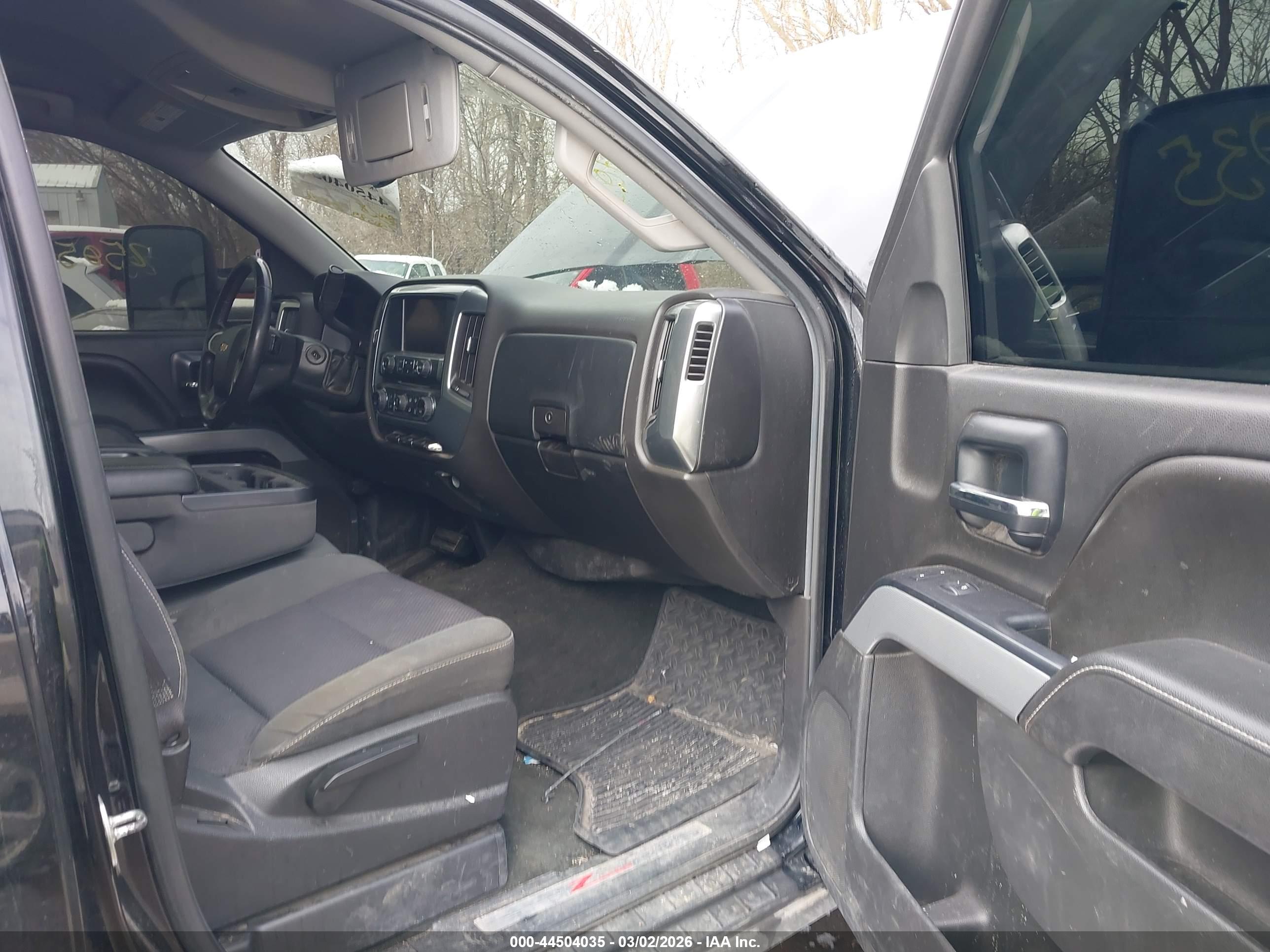 CHEVROLET SILVERADO image 5