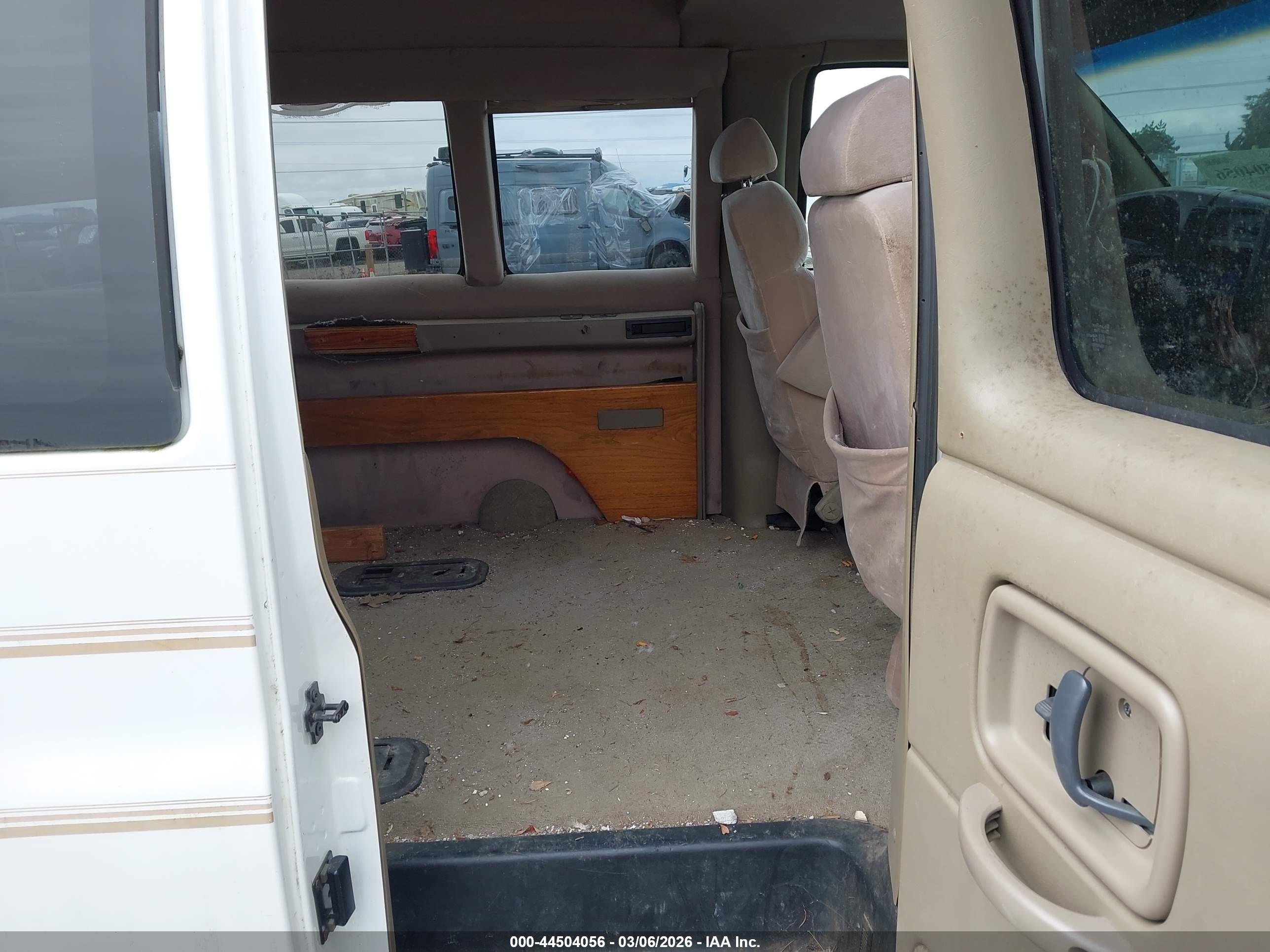 CHEVROLET EXPRESS image 8