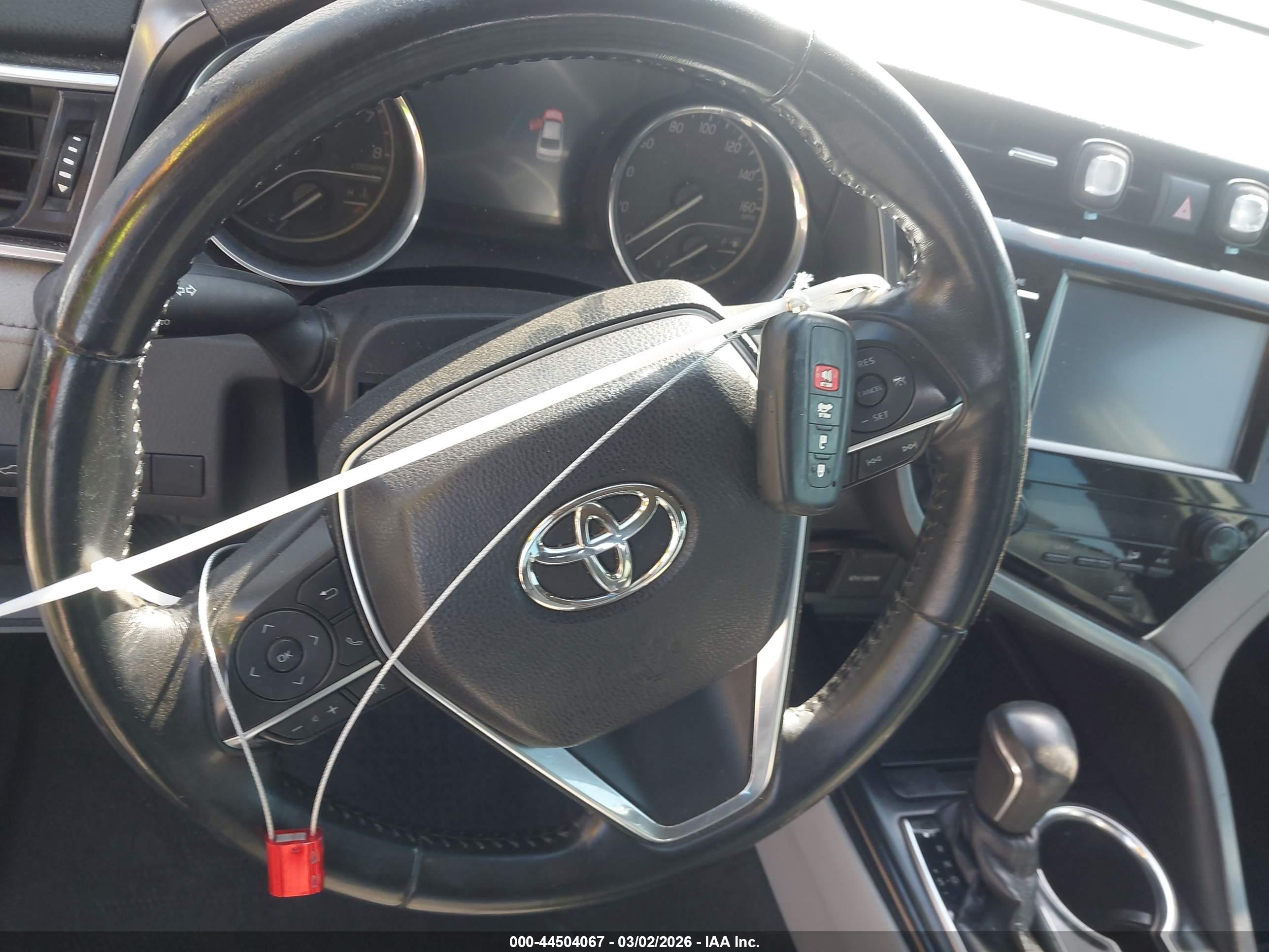 TOYOTA CAMRY image 11