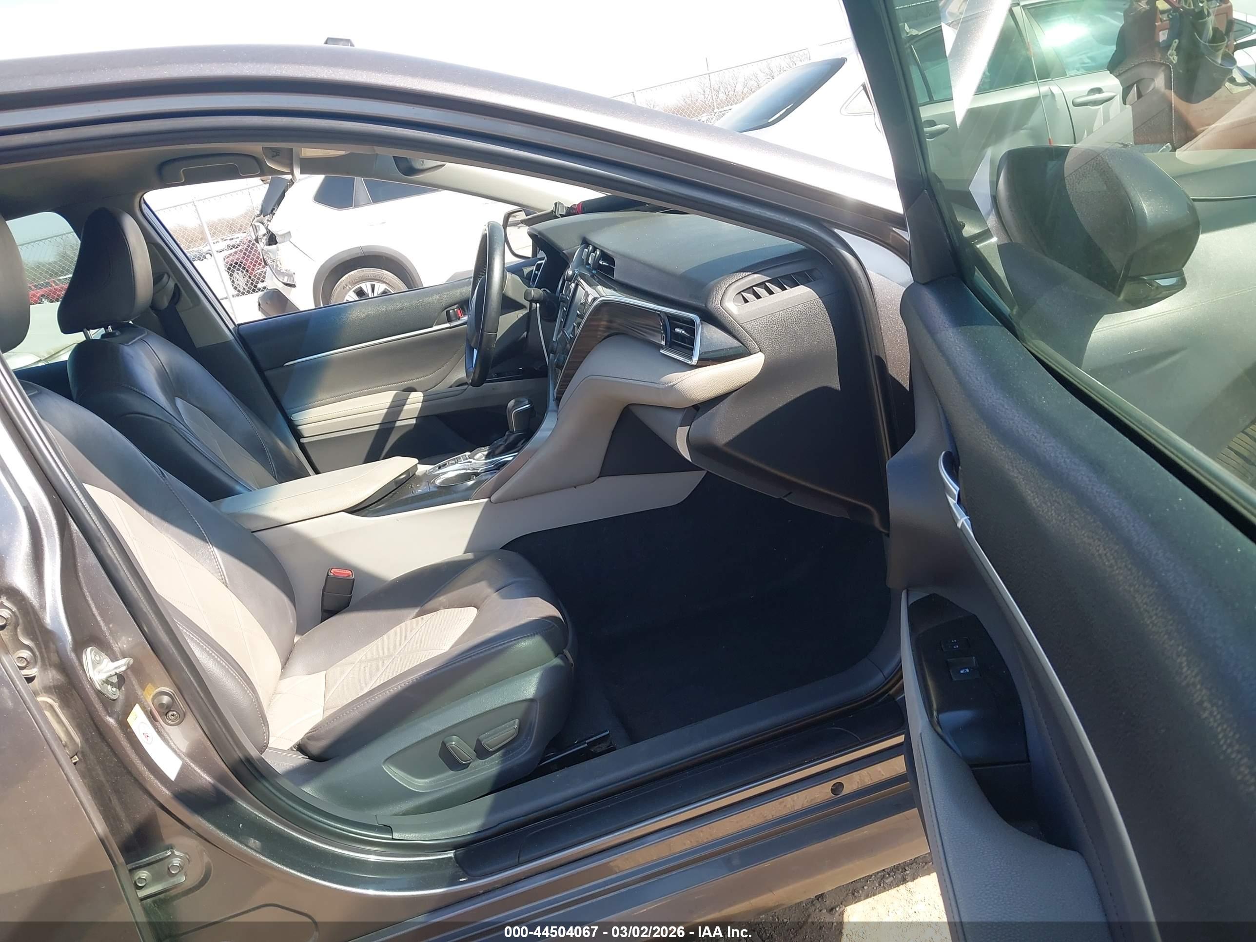 TOYOTA CAMRY image 5