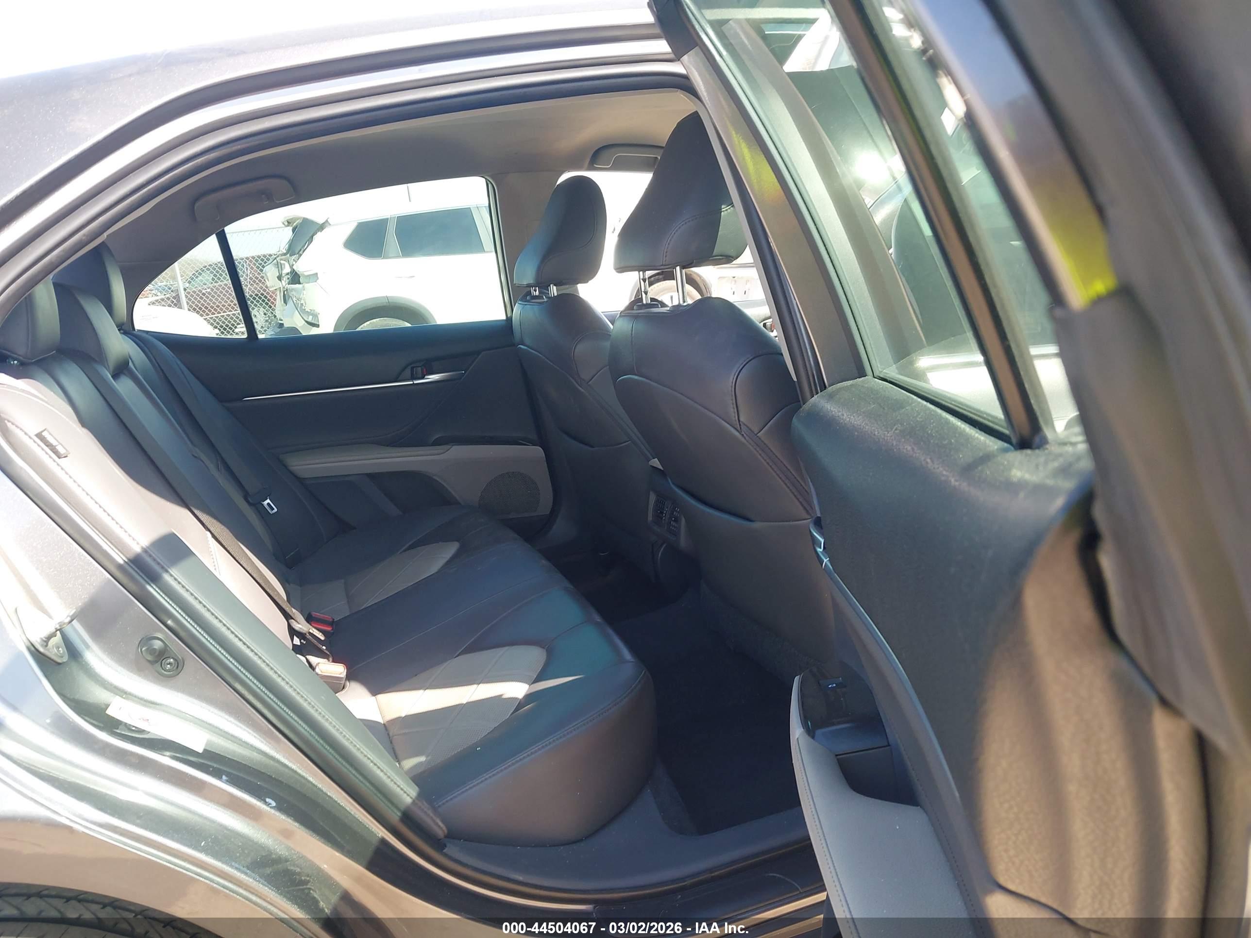 TOYOTA CAMRY image 8