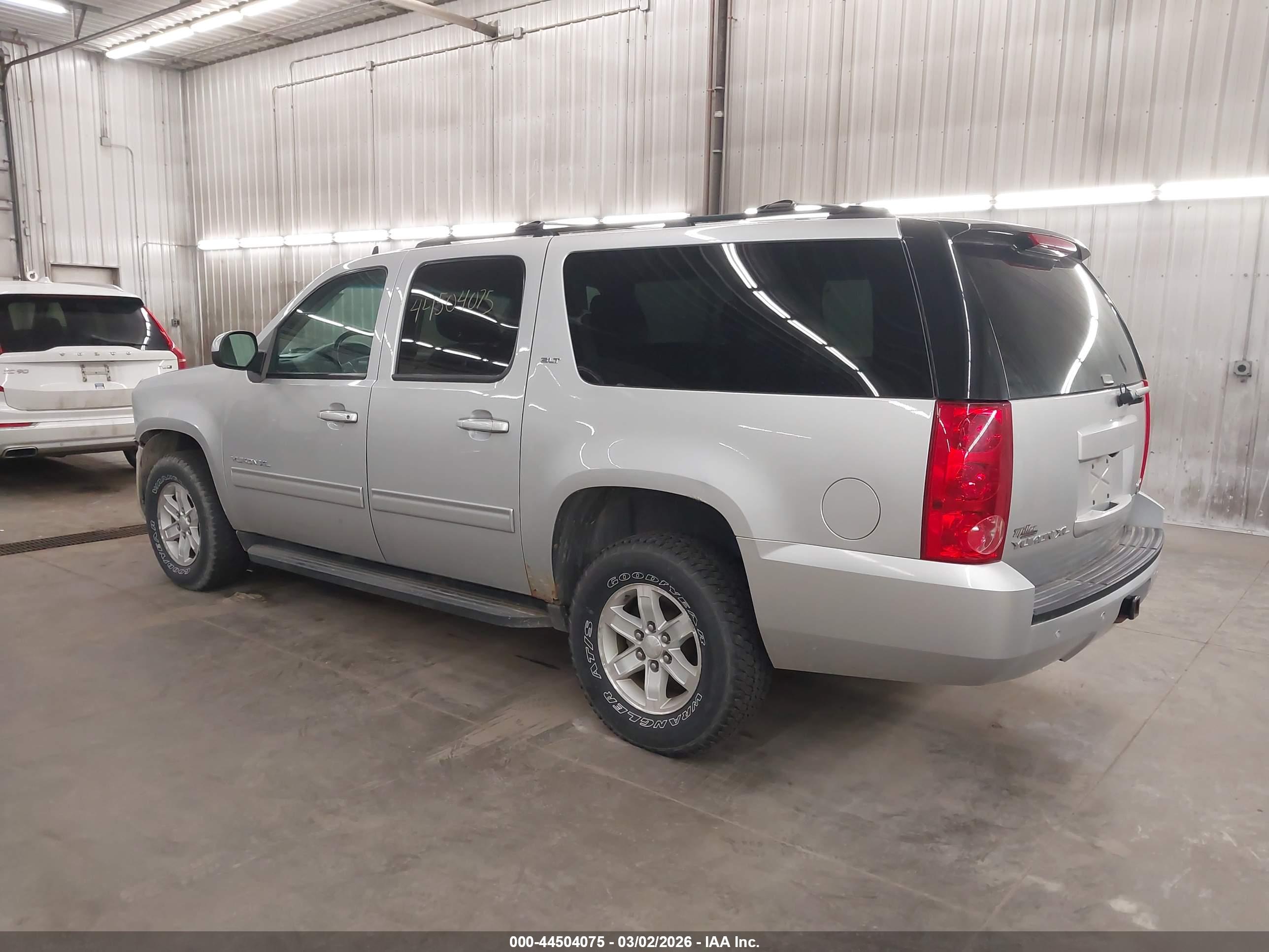 GMC YUKON image 3