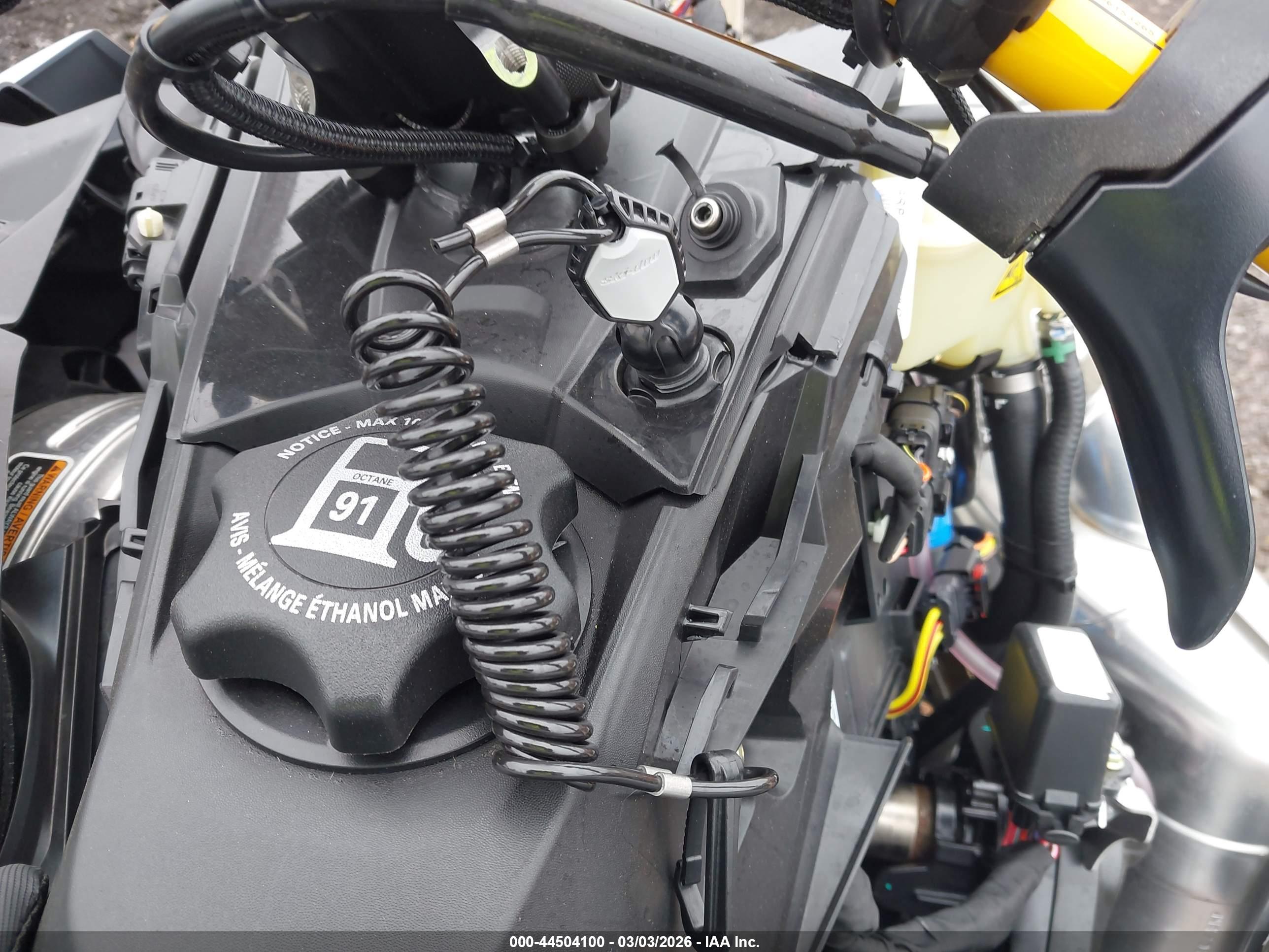 SKI-DOO MXZ image 11
