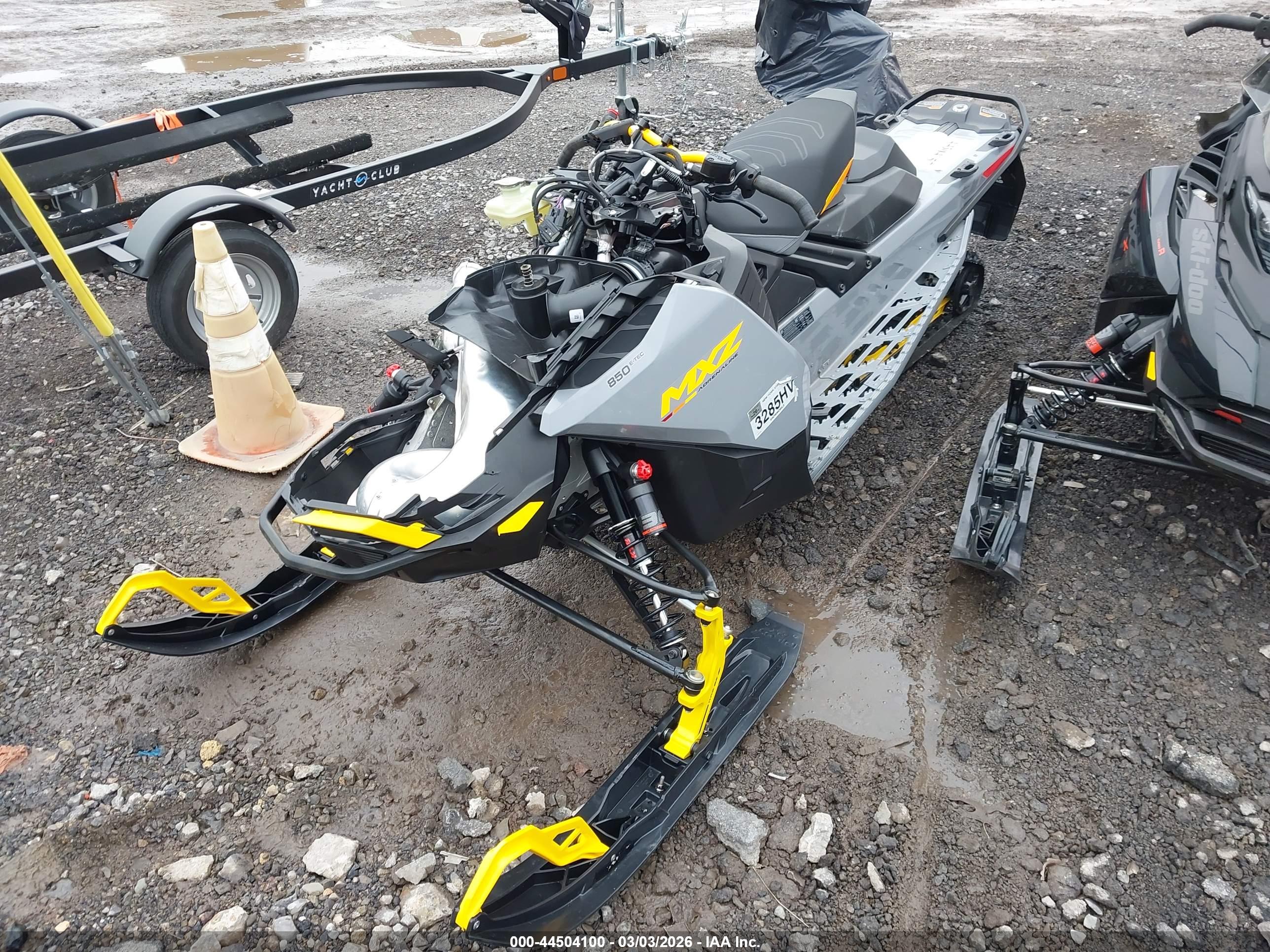 SKI-DOO MXZ image 2