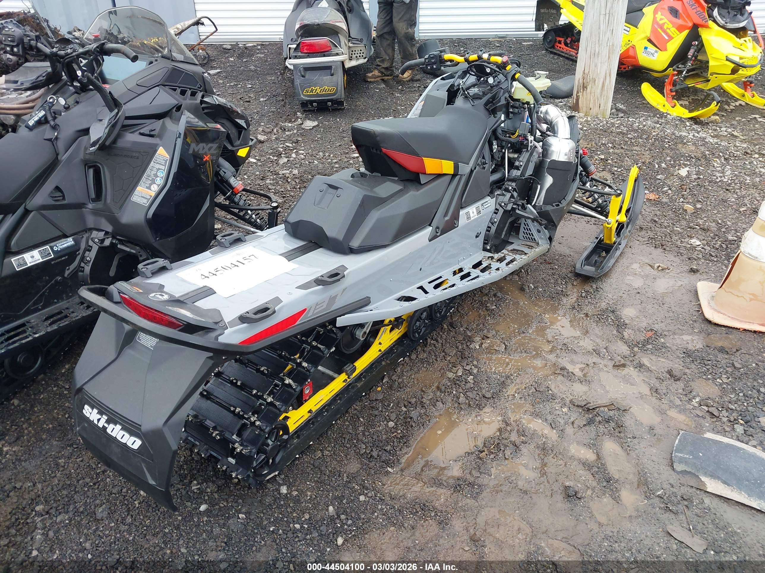 SKI-DOO MXZ image 4