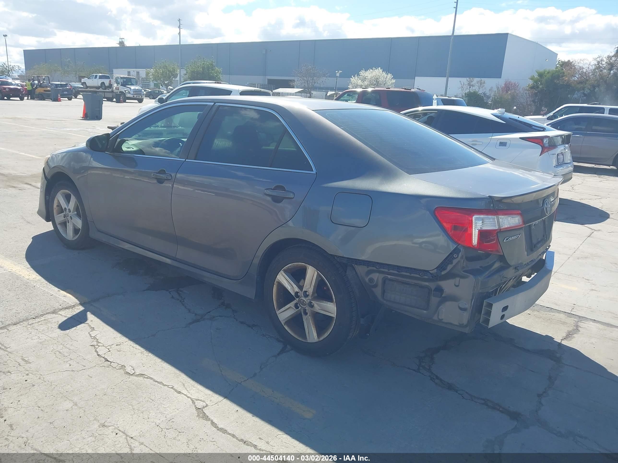 TOYOTA CAMRY image 3