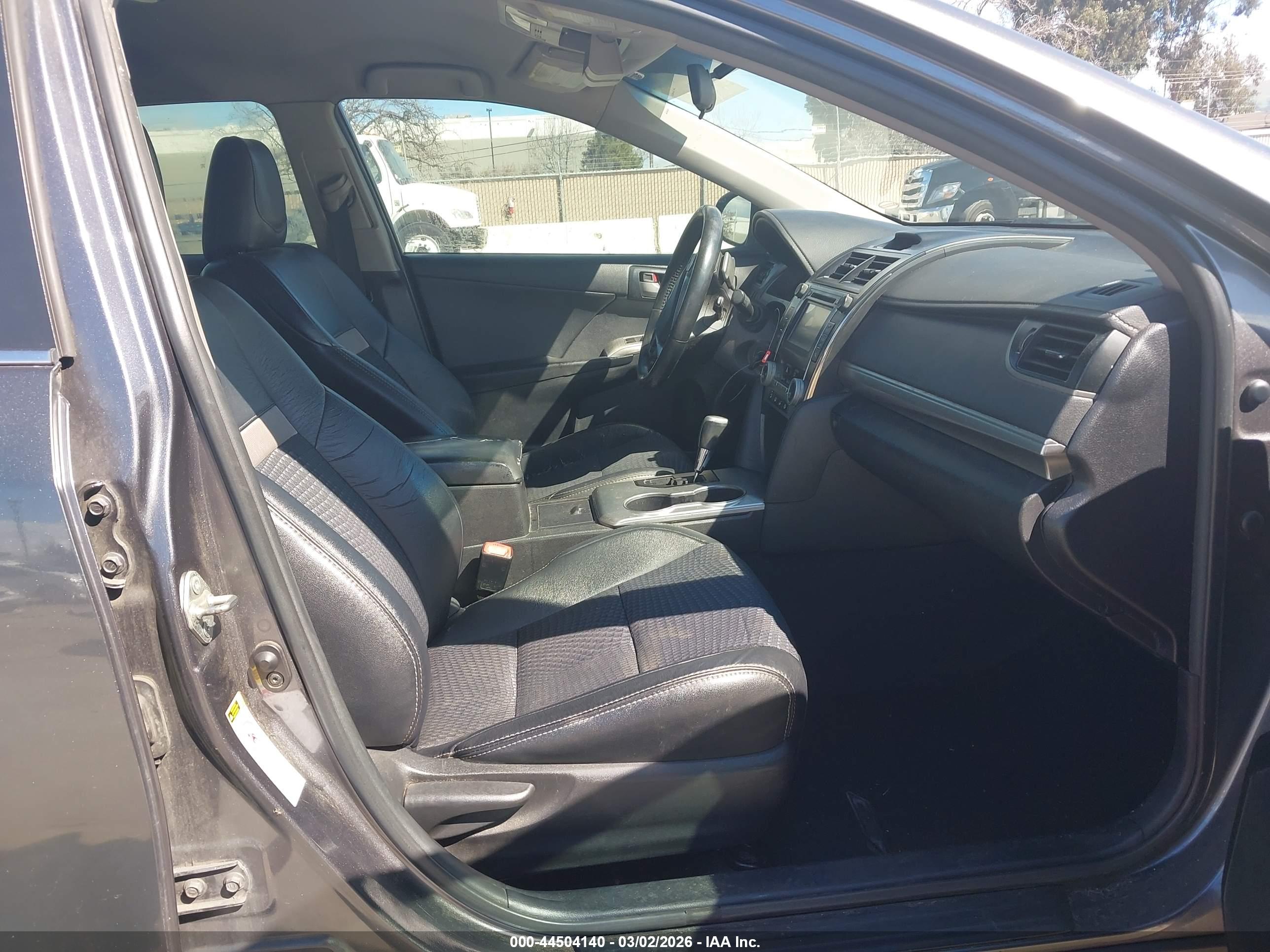TOYOTA CAMRY image 5