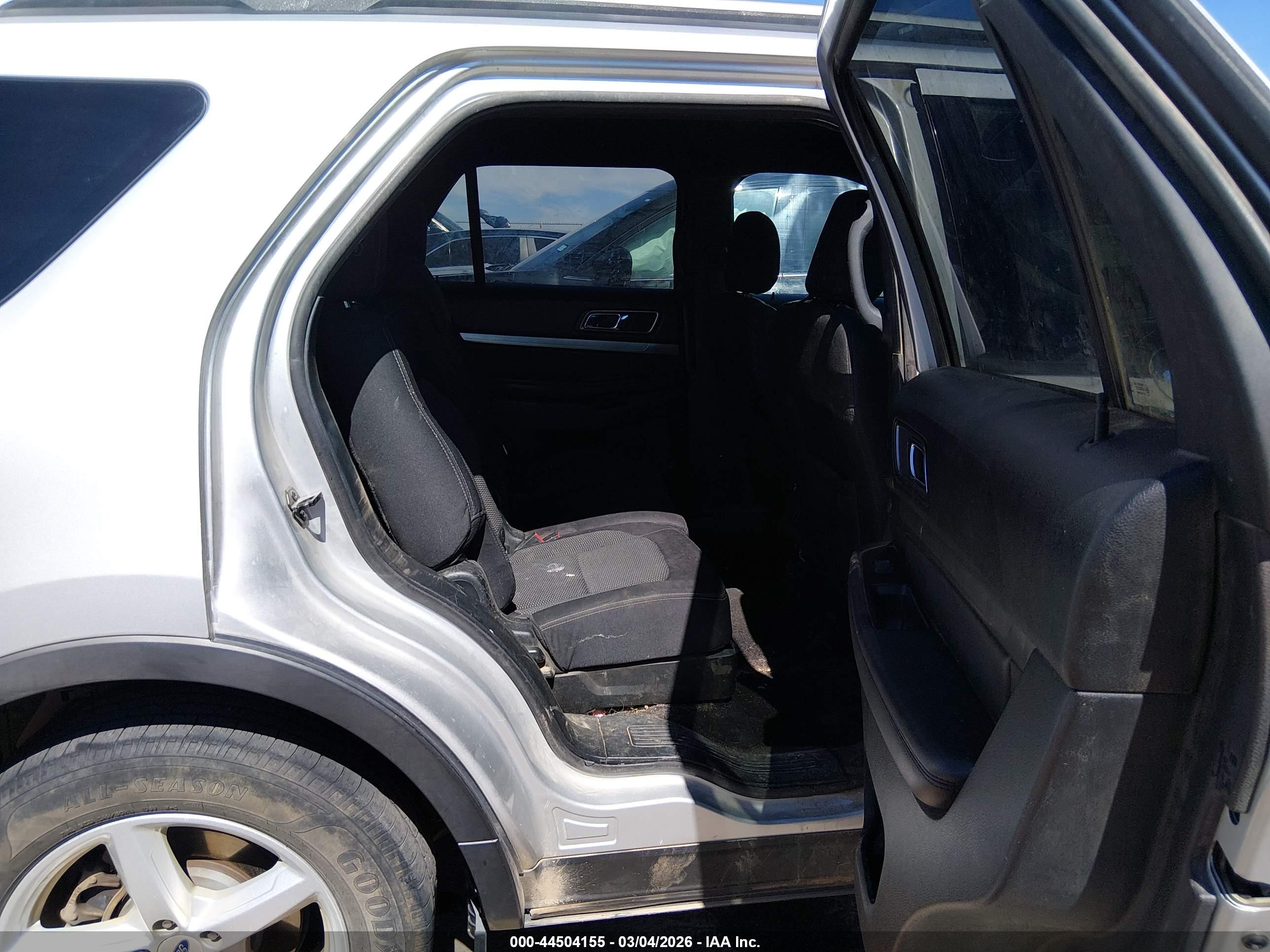 FORD EXPLORER image 8