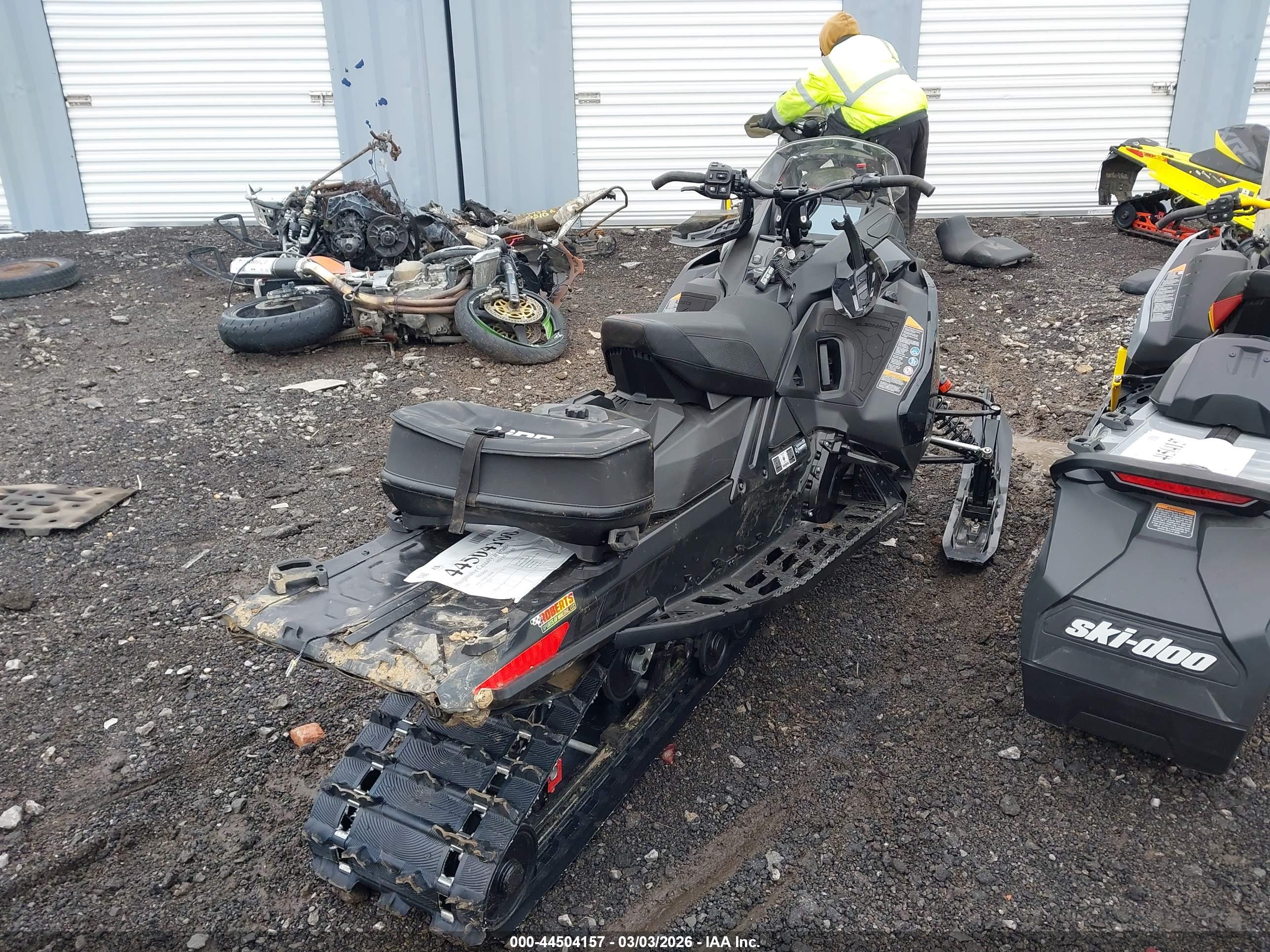 SKI-DOO MXZ image 4
