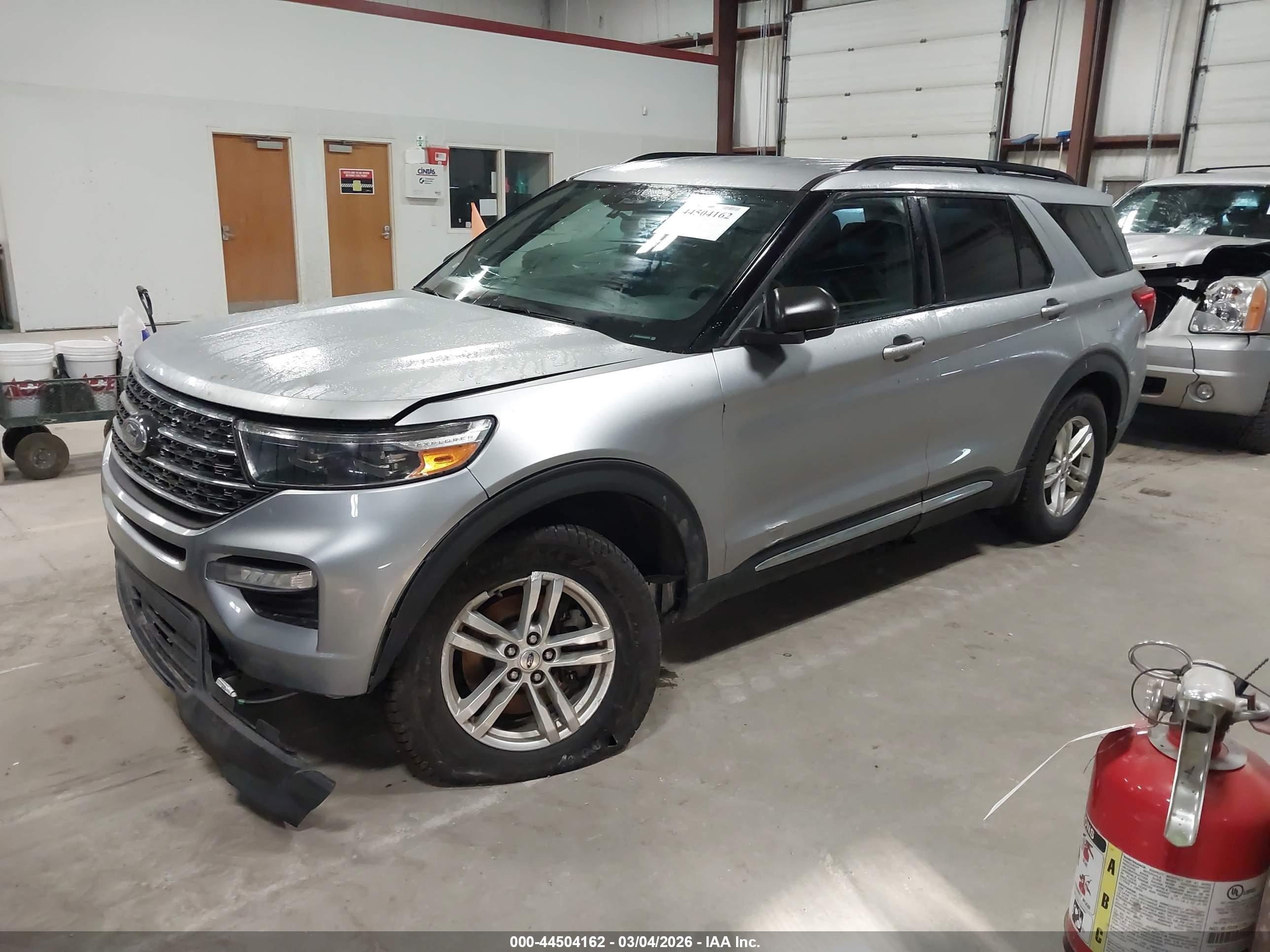 FORD EXPLORER image 2