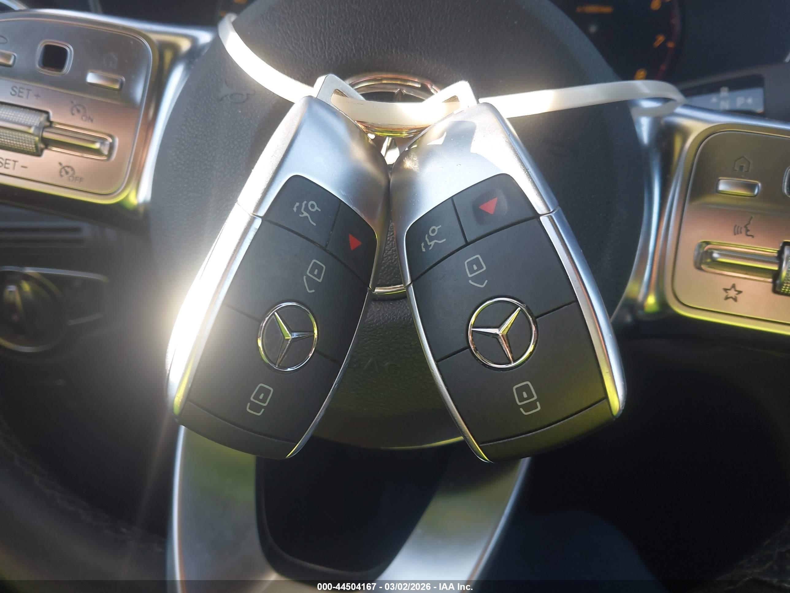 MERCEDES-BENZ GLC image 11