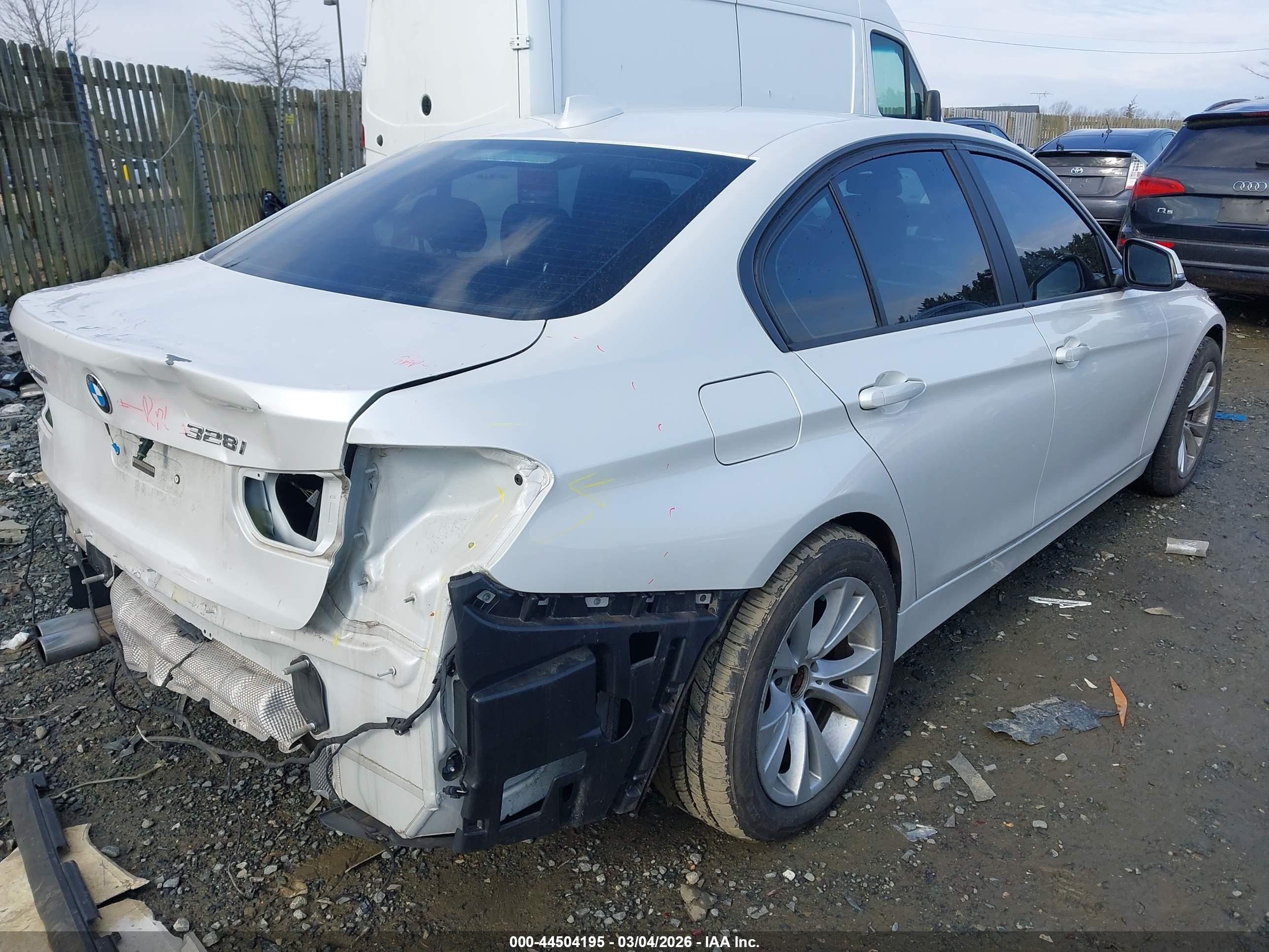 BMW 328I image 4