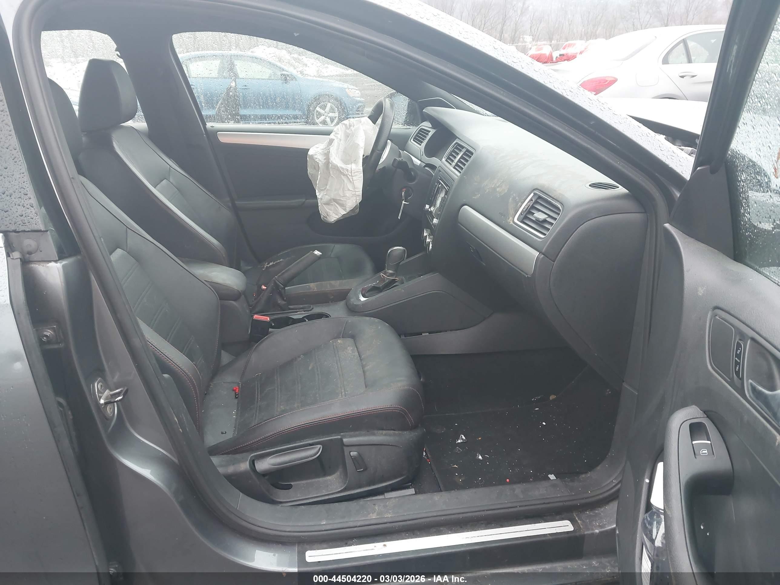 VOLKSWAGEN JETTA image 5