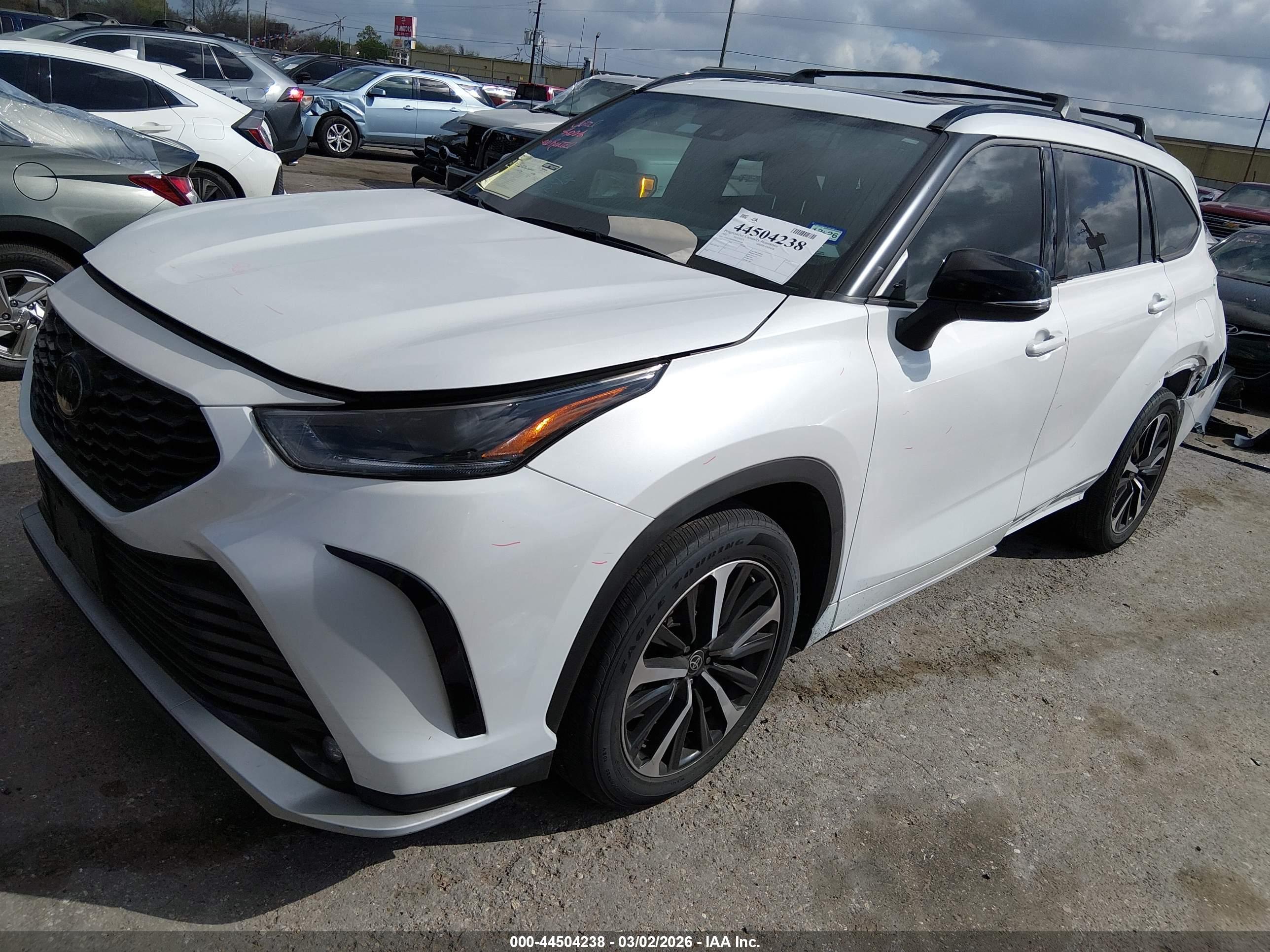 TOYOTA HIGHLANDER image 2