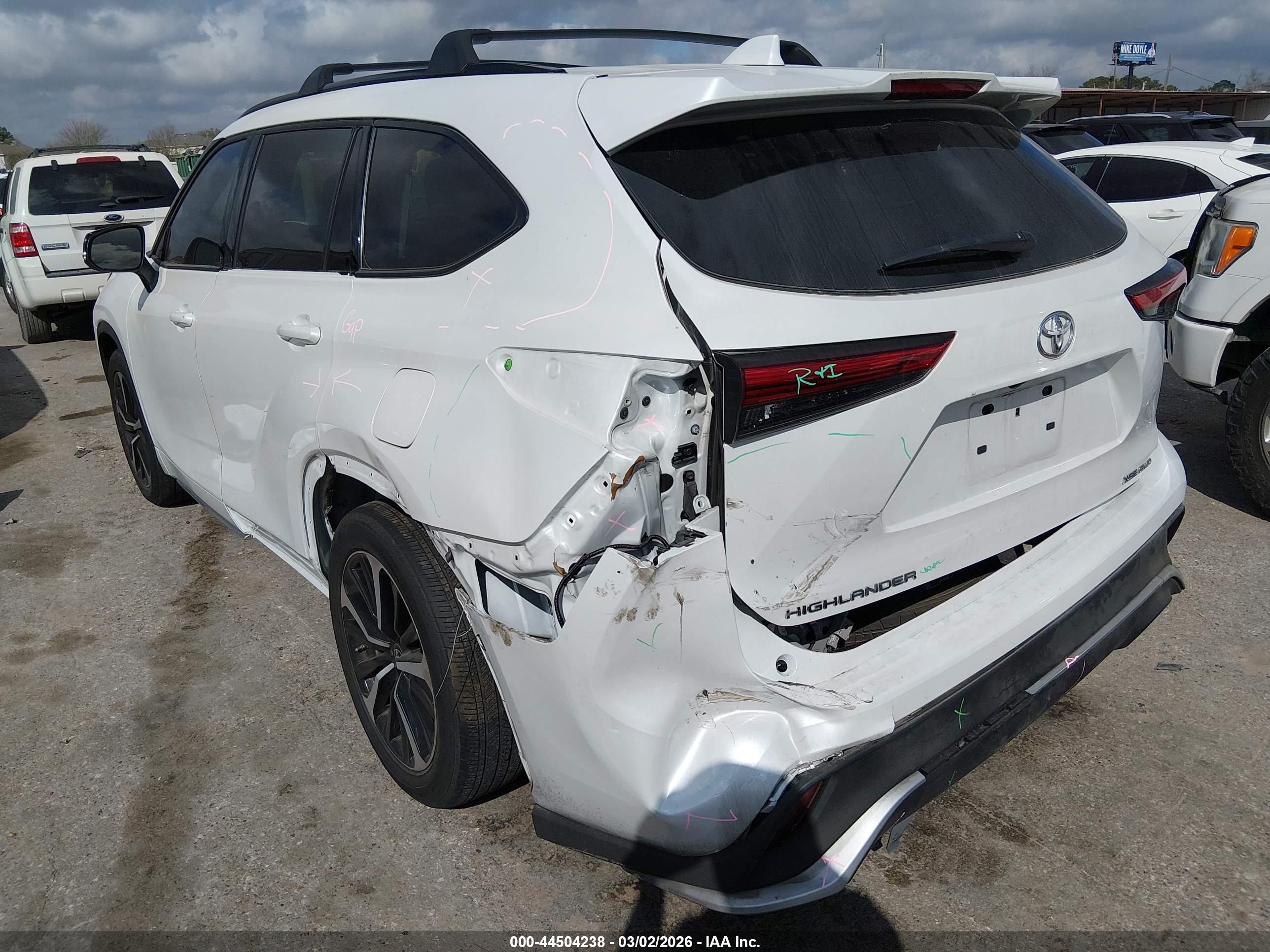 TOYOTA HIGHLANDER image 3