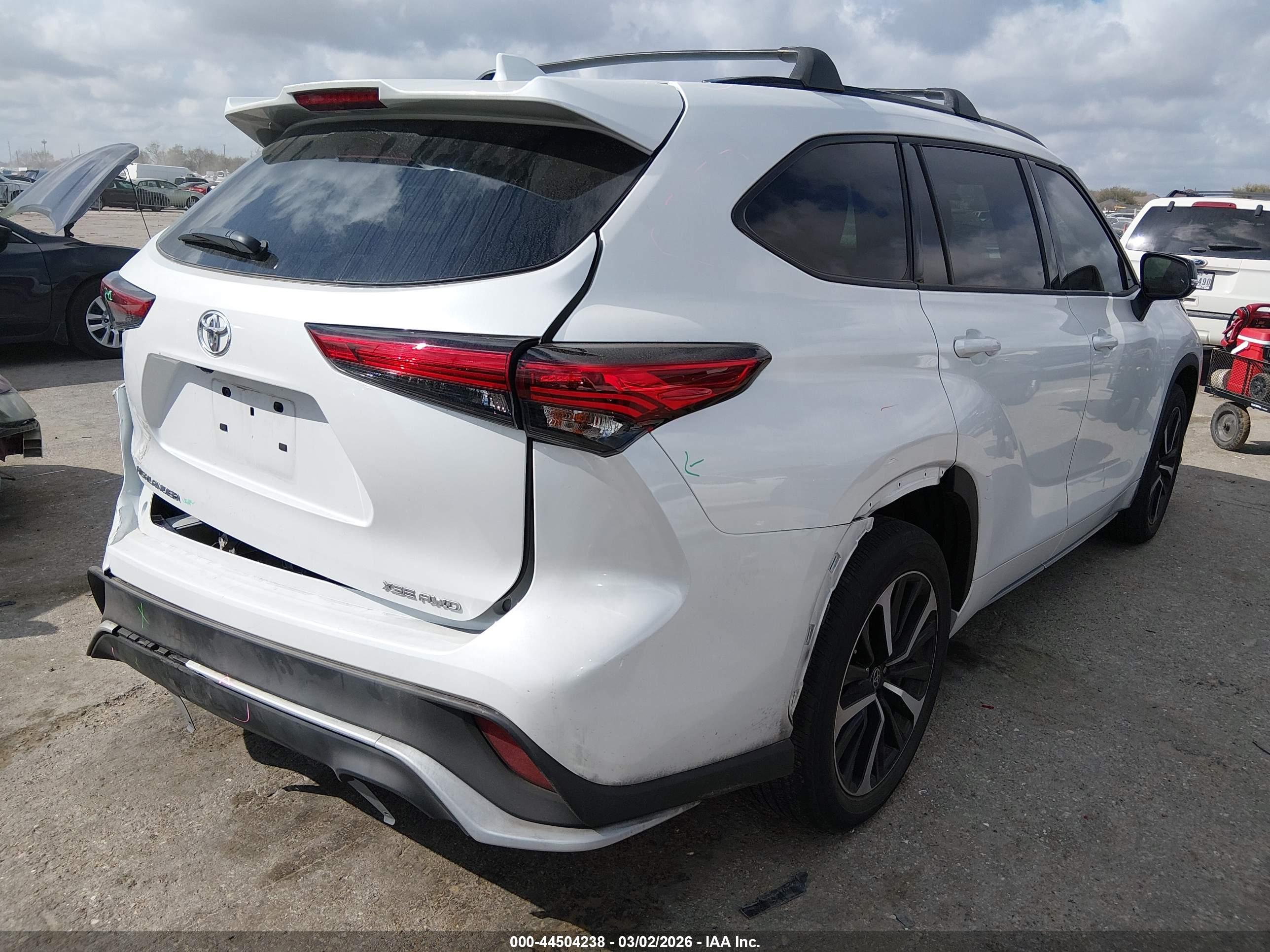 TOYOTA HIGHLANDER image 4