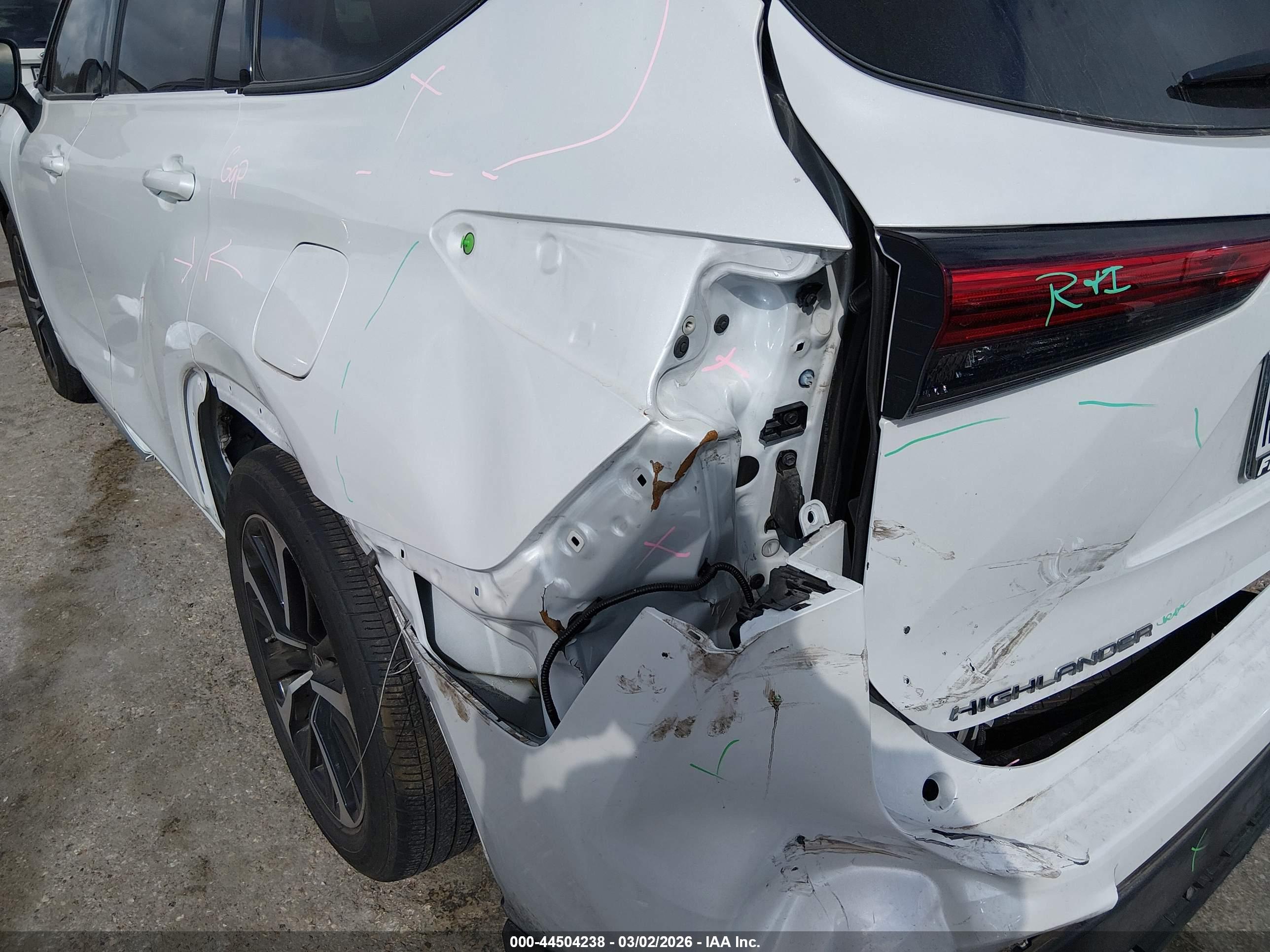 TOYOTA HIGHLANDER image 6