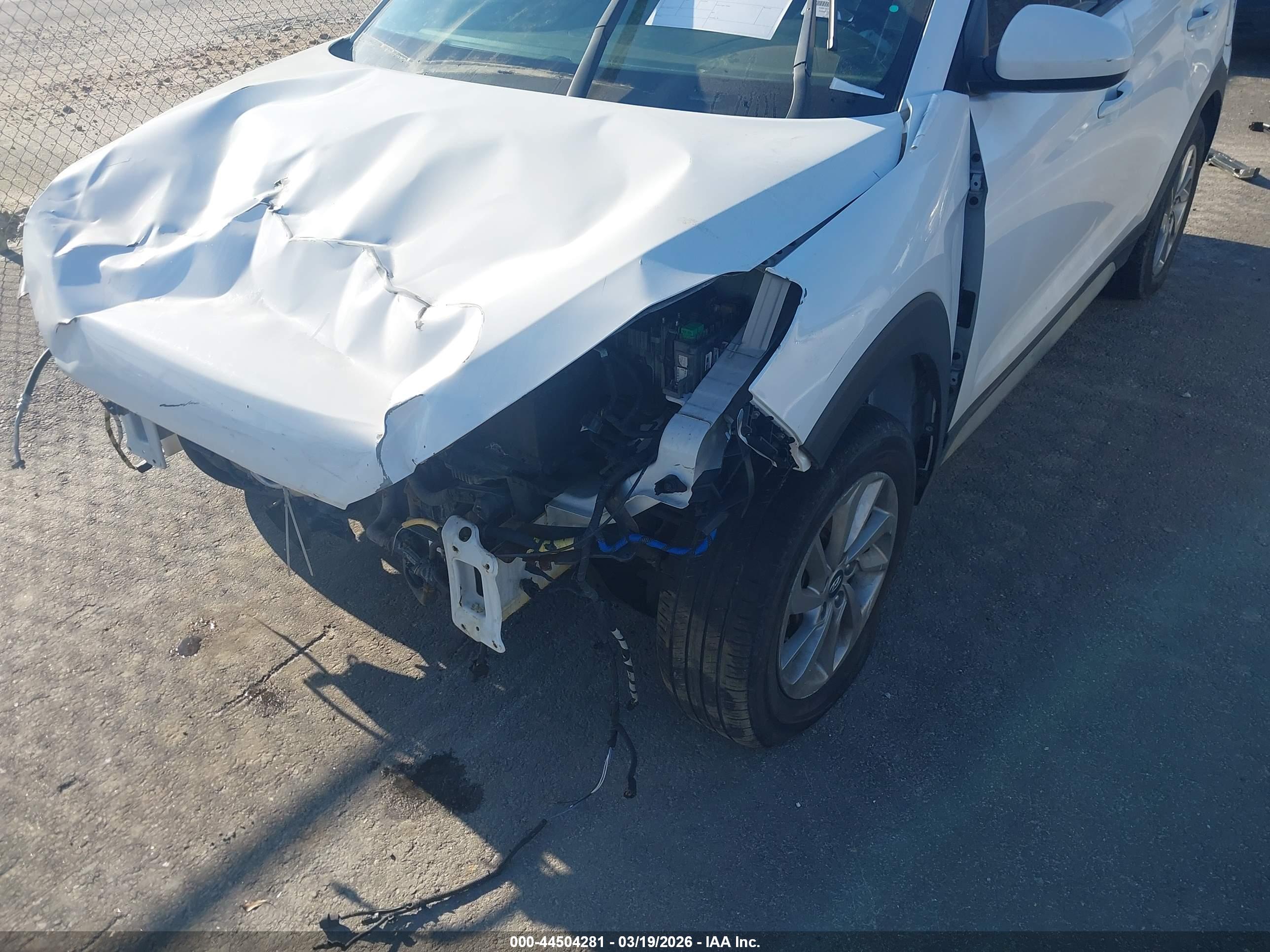 HYUNDAI TUCSON image 6