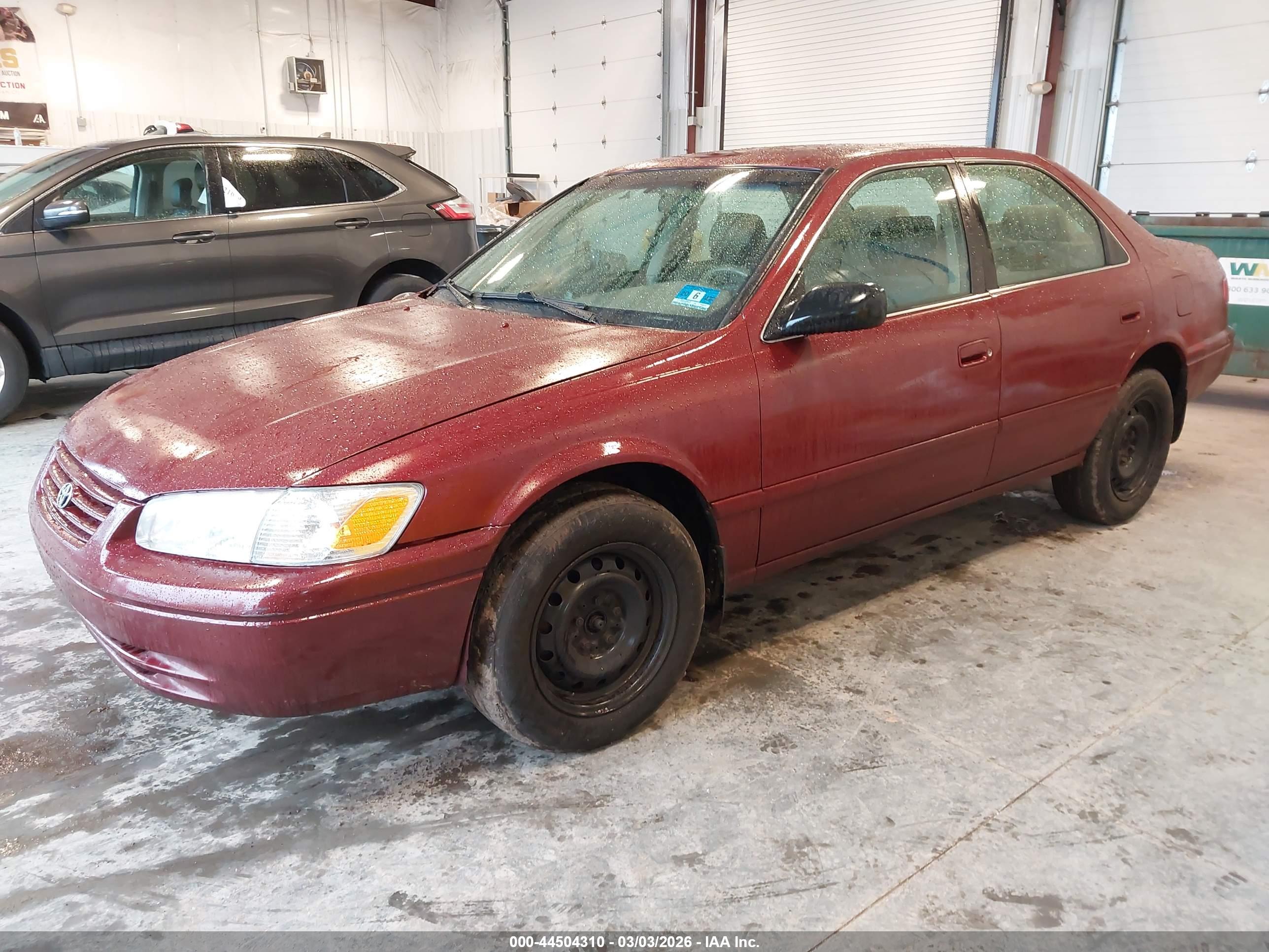 TOYOTA CAMRY image 2