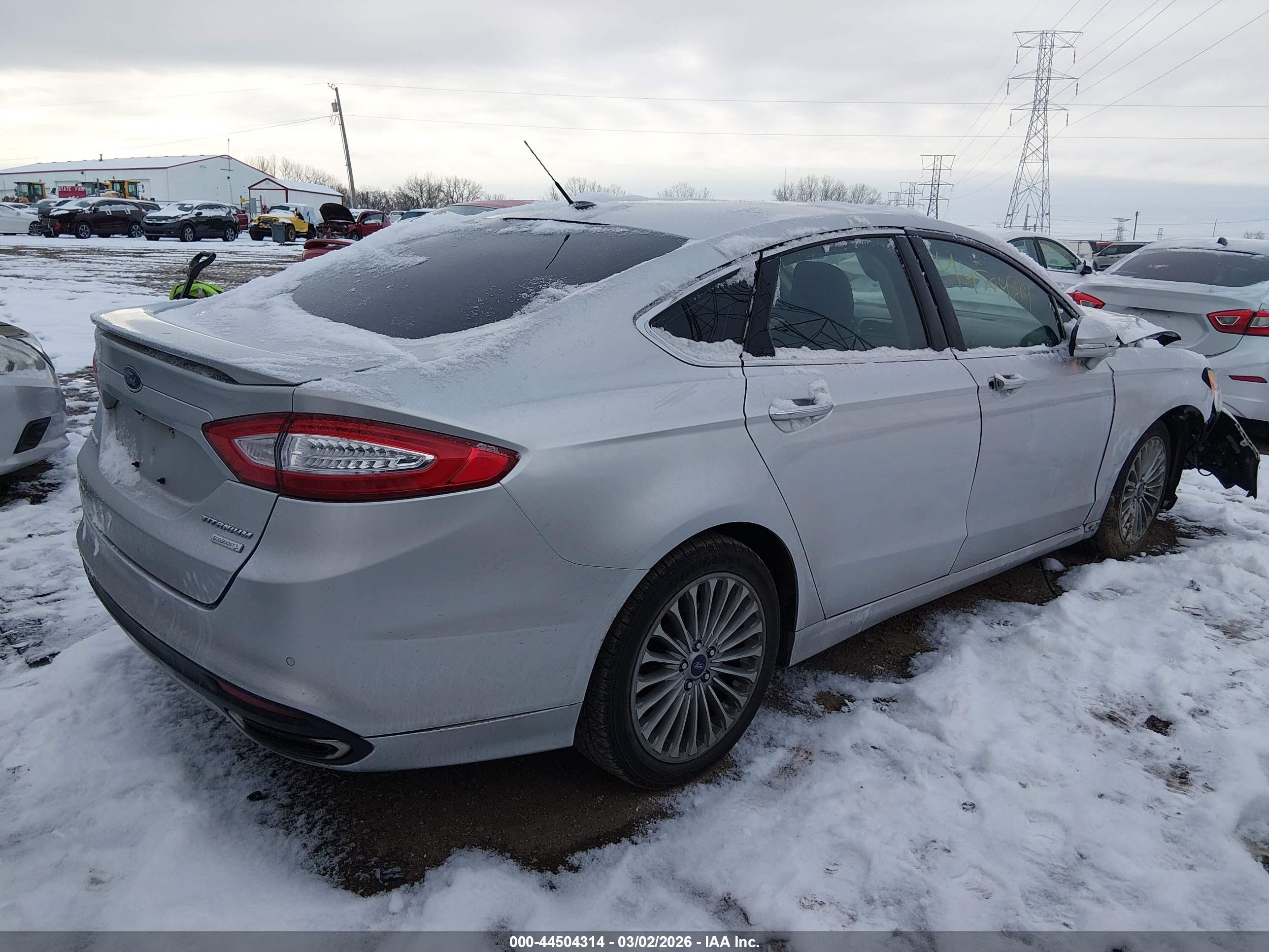 FORD FUSION image 4