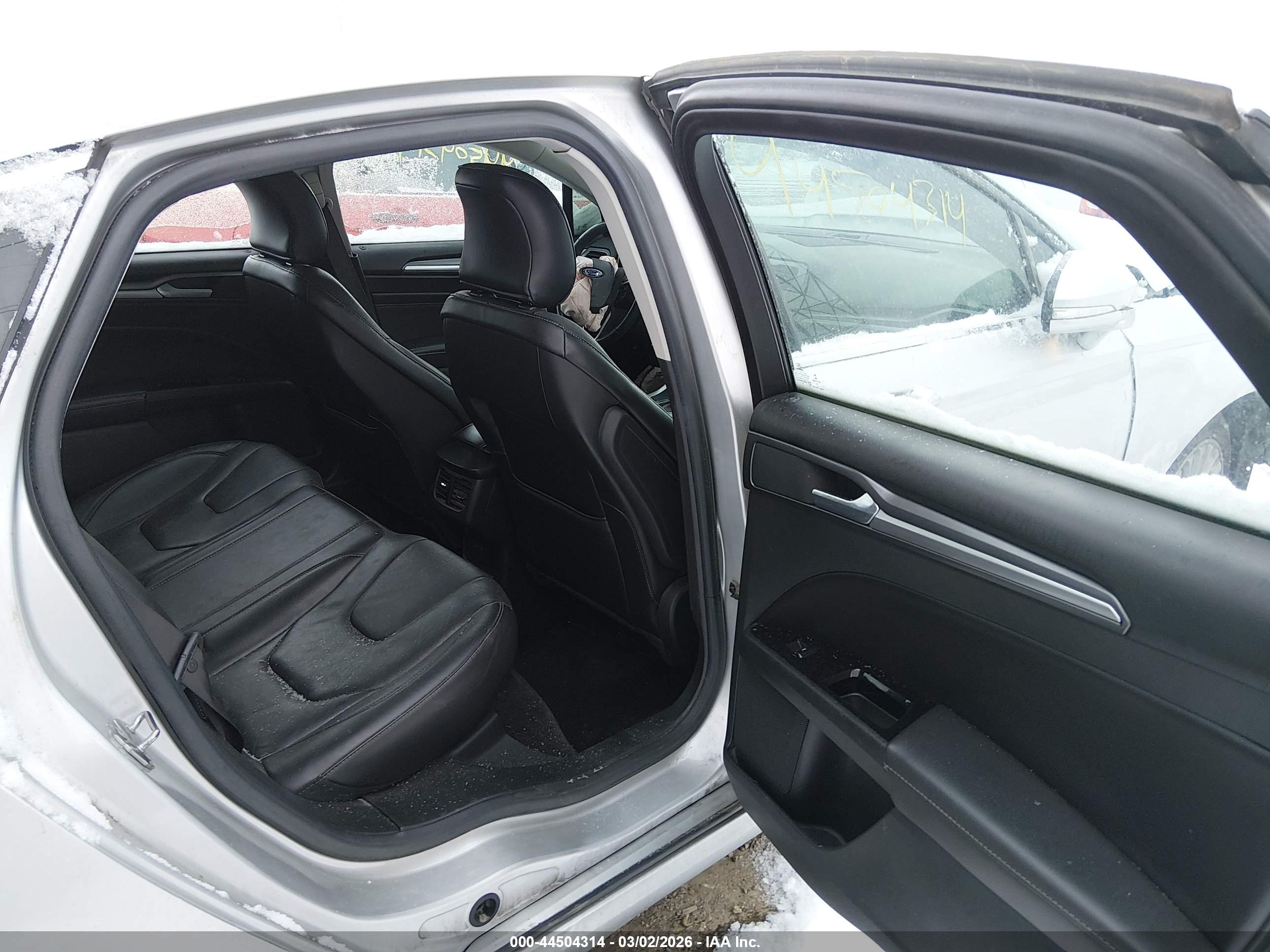 FORD FUSION image 8