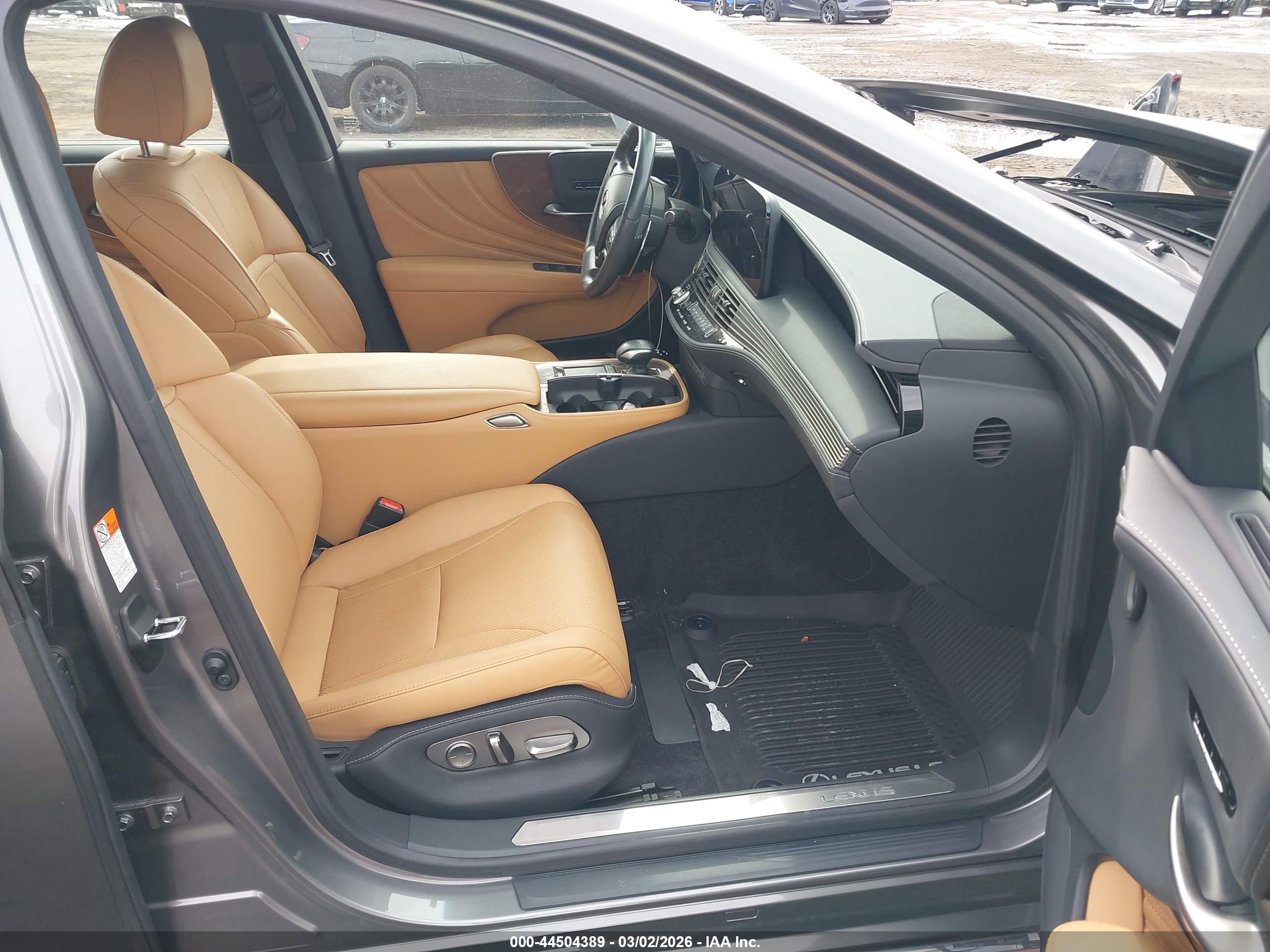 LEXUS LS image 5