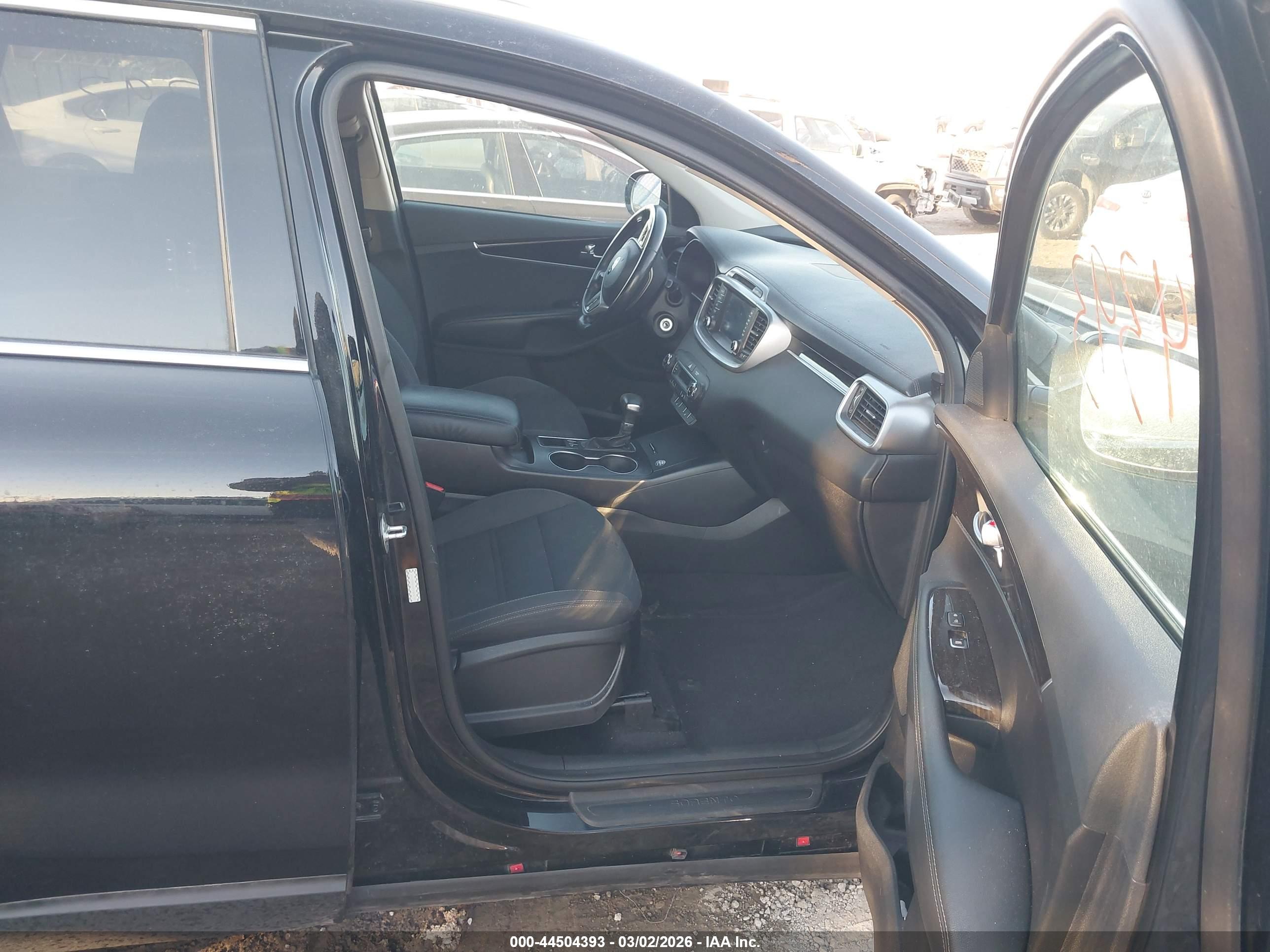 KIA SORENTO image 5