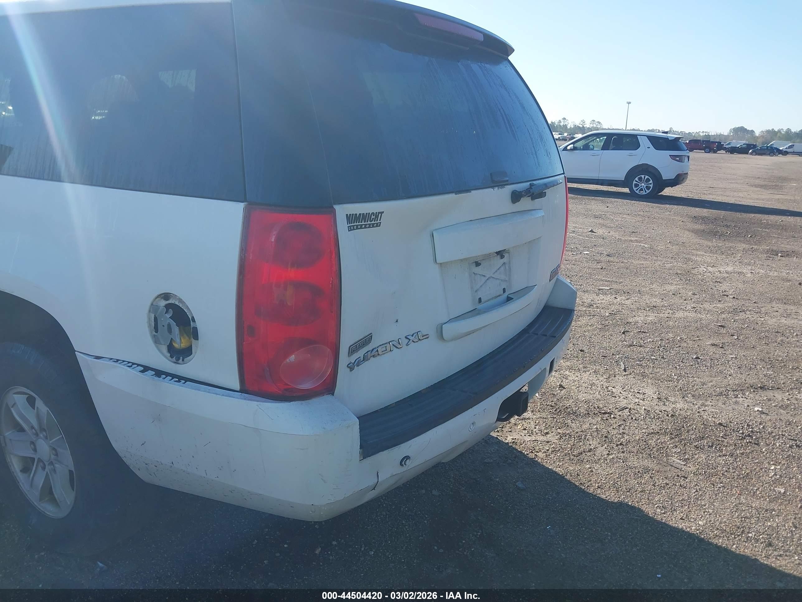 GMC YUKON image 6