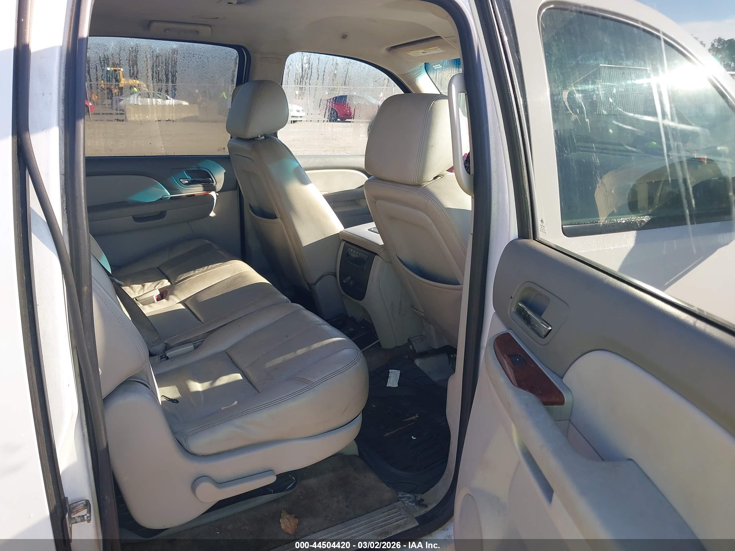 GMC YUKON image 8