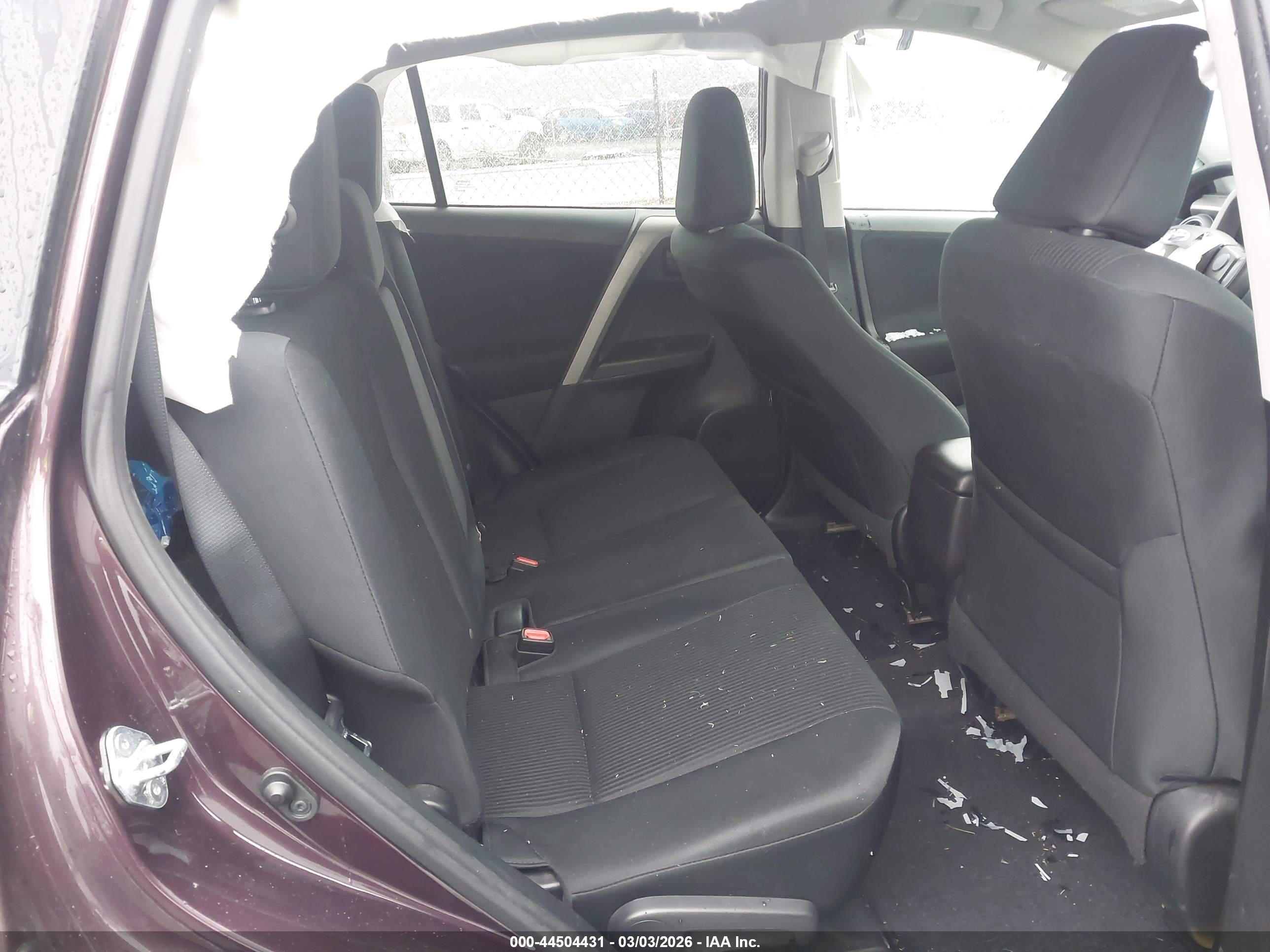 TOYOTA RAV4 image 8