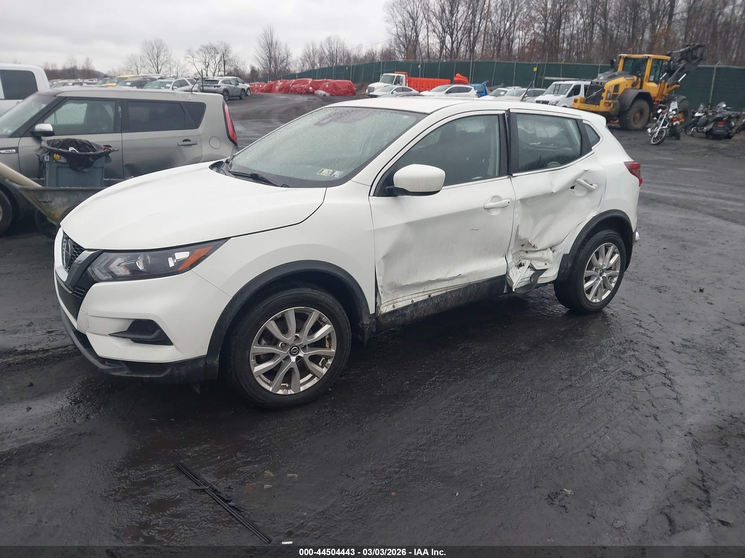 NISSAN ROGUE image 2