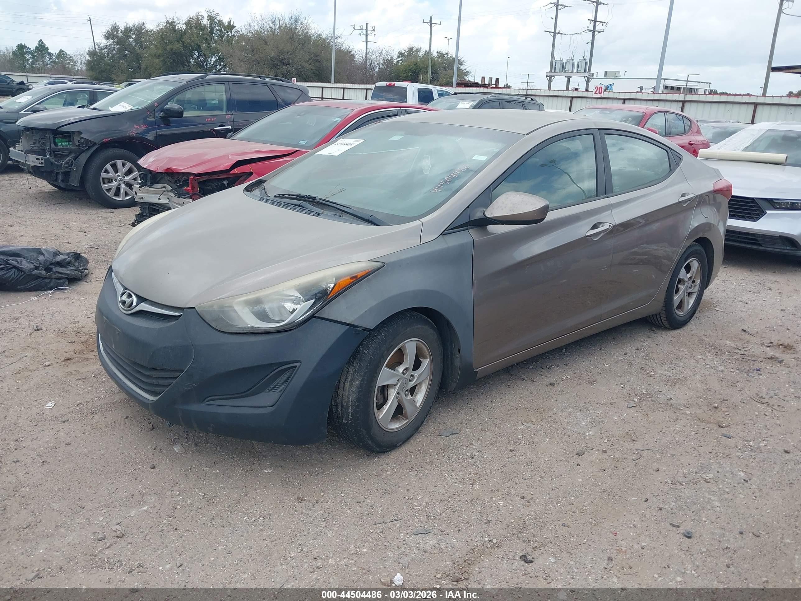 HYUNDAI ELANTRA image 2