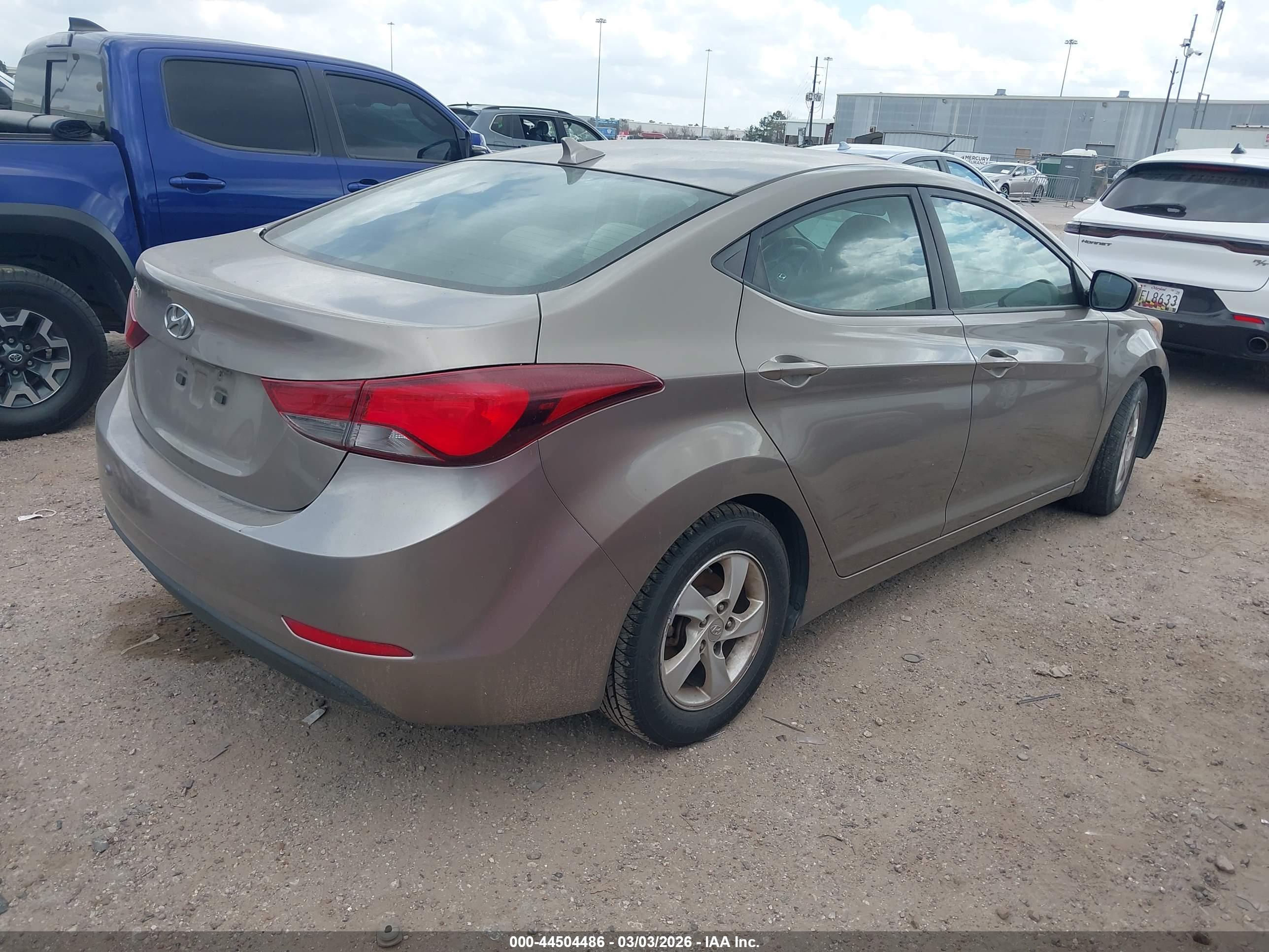 HYUNDAI ELANTRA image 4