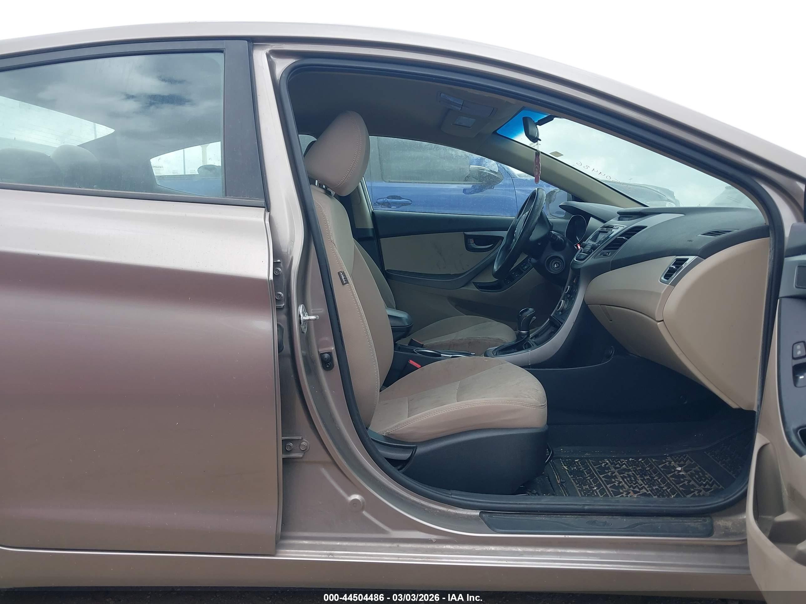 HYUNDAI ELANTRA image 5
