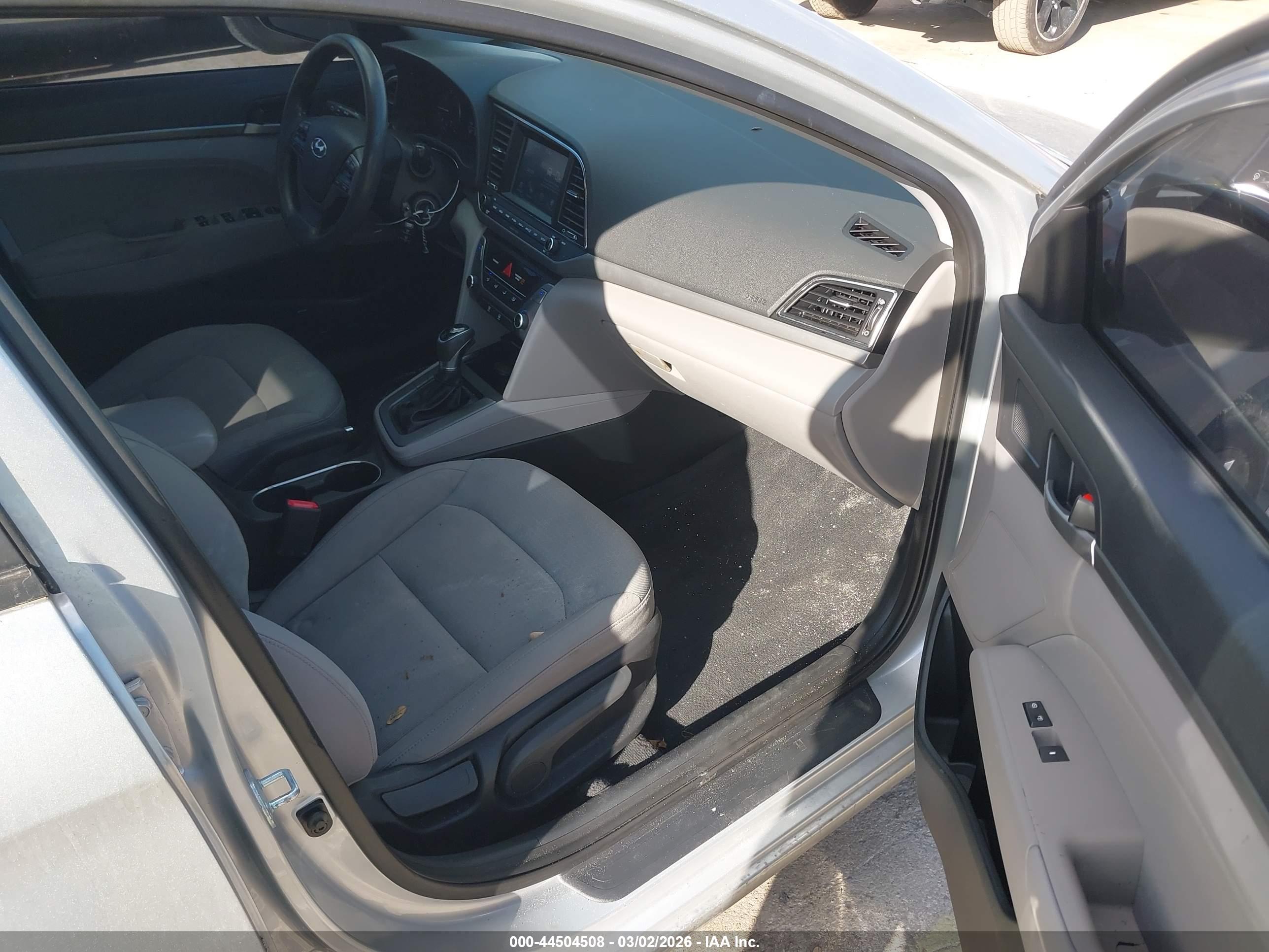 HYUNDAI ELANTRA image 5