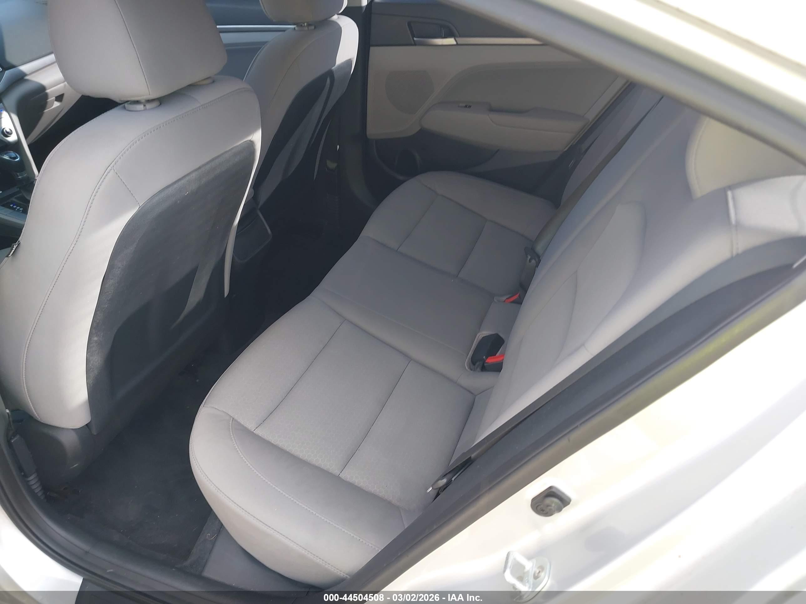 HYUNDAI ELANTRA image 8