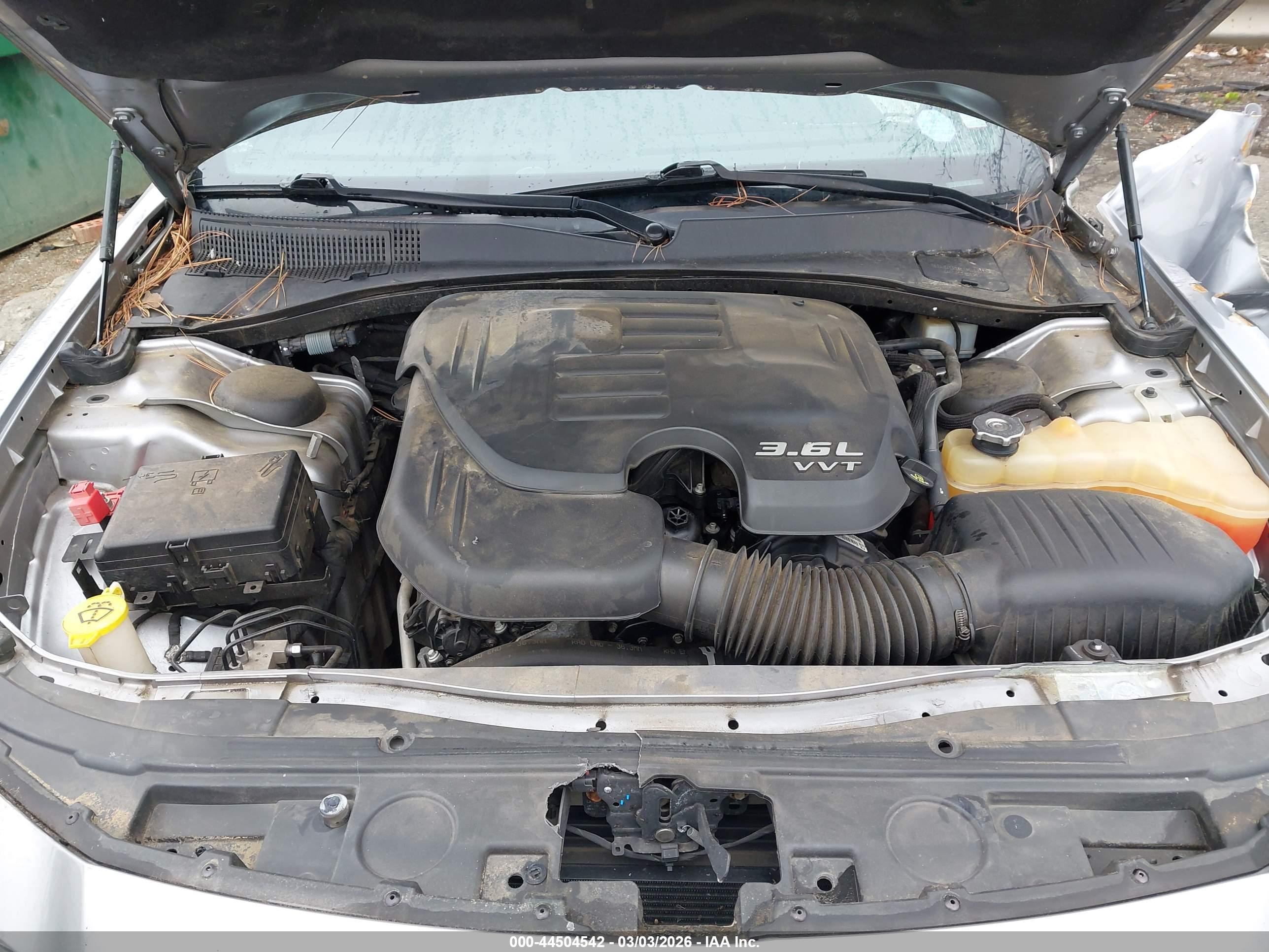 CHRYSLER 300 image 10