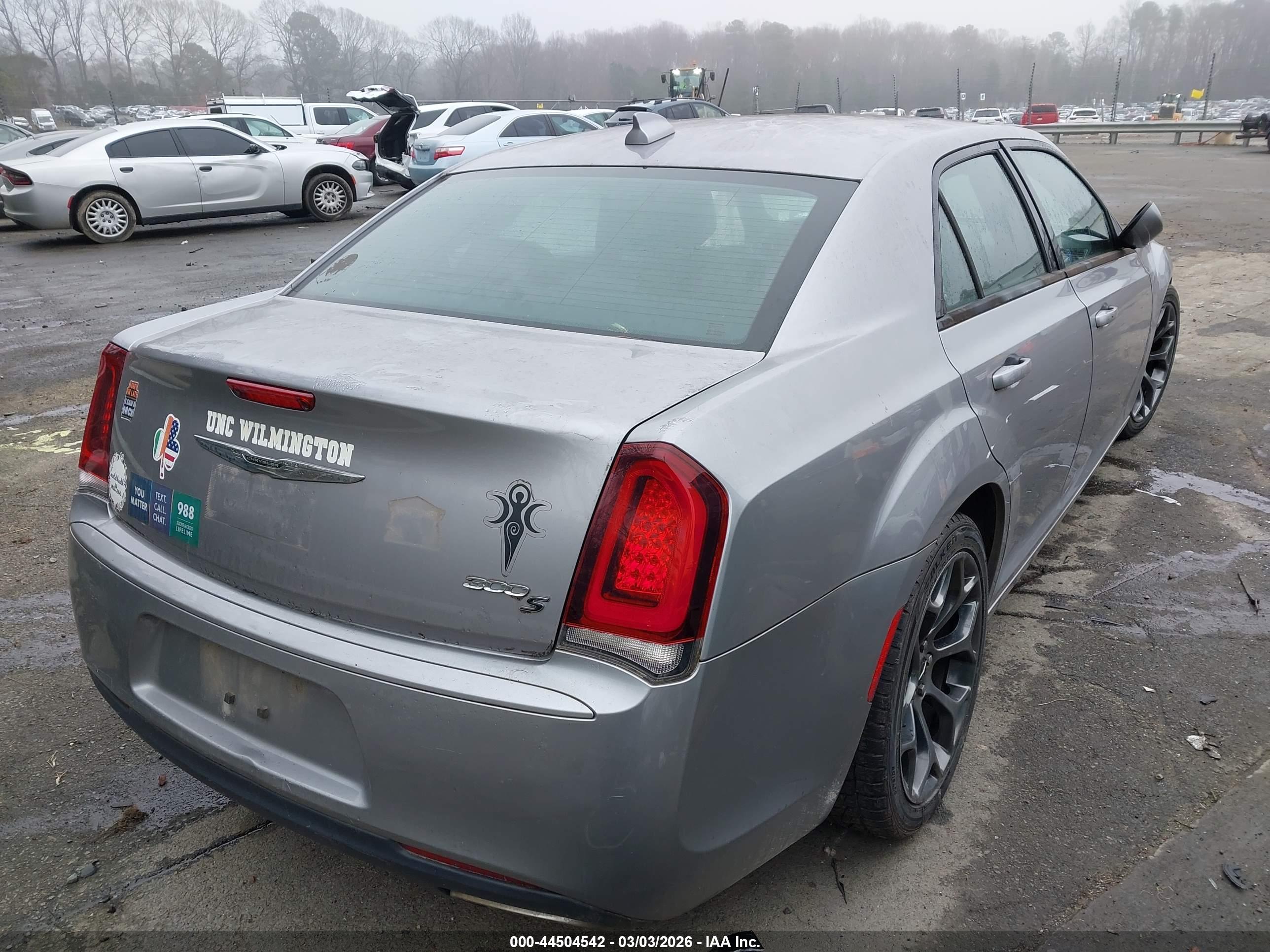 CHRYSLER 300 image 4
